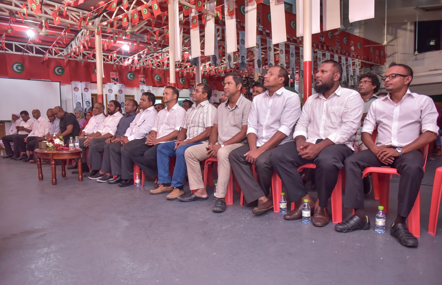 މާލެ: މާޗް 23، 2017- ޖޭޕީގެ އޮފީސް ކުނޫޒްގައި ބޭއްވި ޖަލްސާގެ ތެރެއިން.---ފޮޓޯ: ހުސެއިން ވަހީދު/މިހާރު