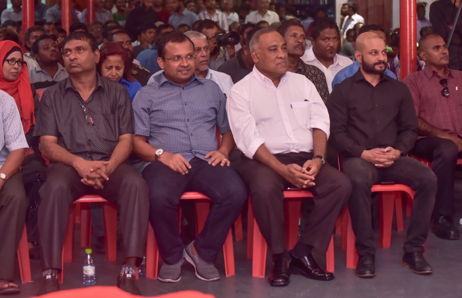 މާލެ: މާޗް 23، 2017- ޖޭޕީގެ އޮފީސް ކުނޫޒްގައި ބޭއްވި އެ ޕާޓީގެ ޖަލްސާގެ ތެރެއިން.---ފޮޓޯ: ހުސެއިން ވަހީދު/މިހާރު