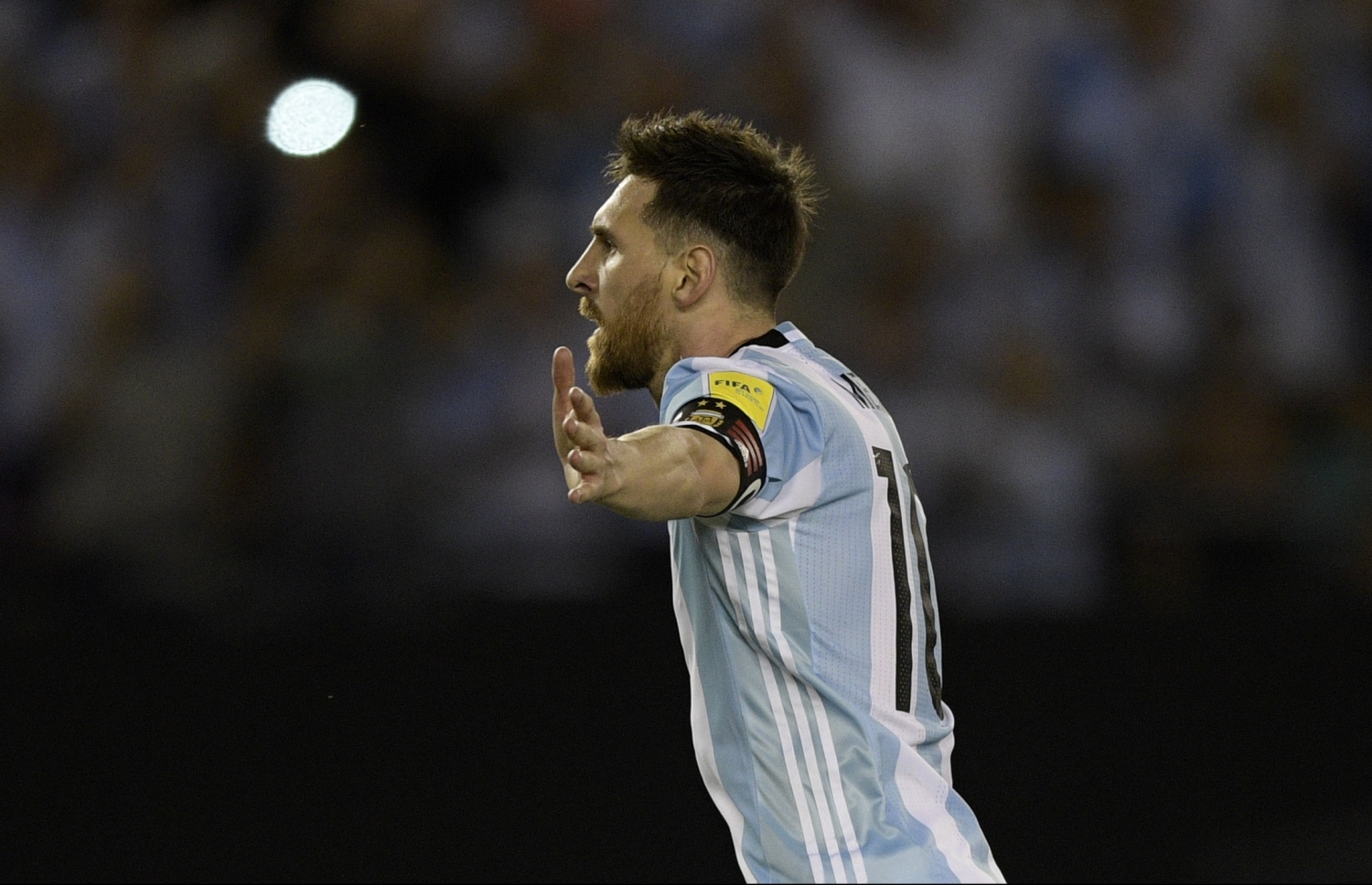 ލަނޑު ޖެހުމަށް ފަހު މެސީ އުފާފާޅުކުރަނީ.-- ފޮޓޯ: އޭއެފްޕީ