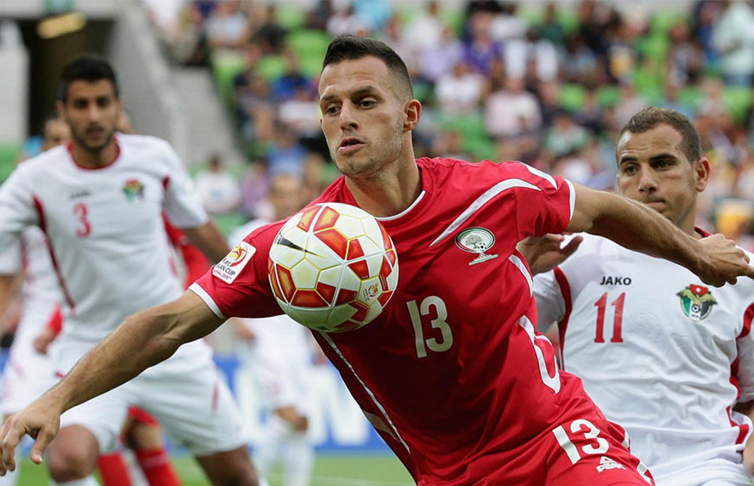 އޭޝިއަން ކަޕް މެޗެއްގެ ތެެރެއިން ފަލަސްތީނުގެ އިބިޝިއޭ މެއިން ބޯޅަ ކޮންޓްރޯލް ކުރަނީ.--