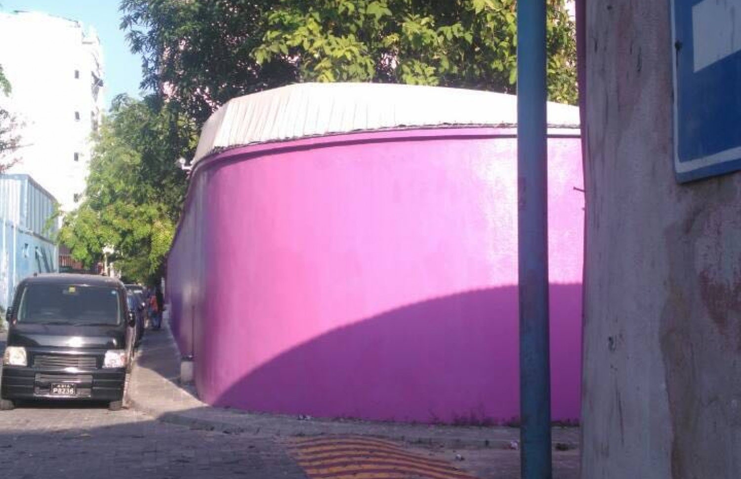 ޓީވީއެމްގެ ބޭރު ފާރުގައި އިއްޔެ ފިޔާތޮށި ލާފައި: މި މައްސަލާގައި ގިނަ ބައެއްގެ ފާޑުކިޔުން އަމާޒުވި.--ފޮޓޯ: ސޯޝަލް މީޑިއާ