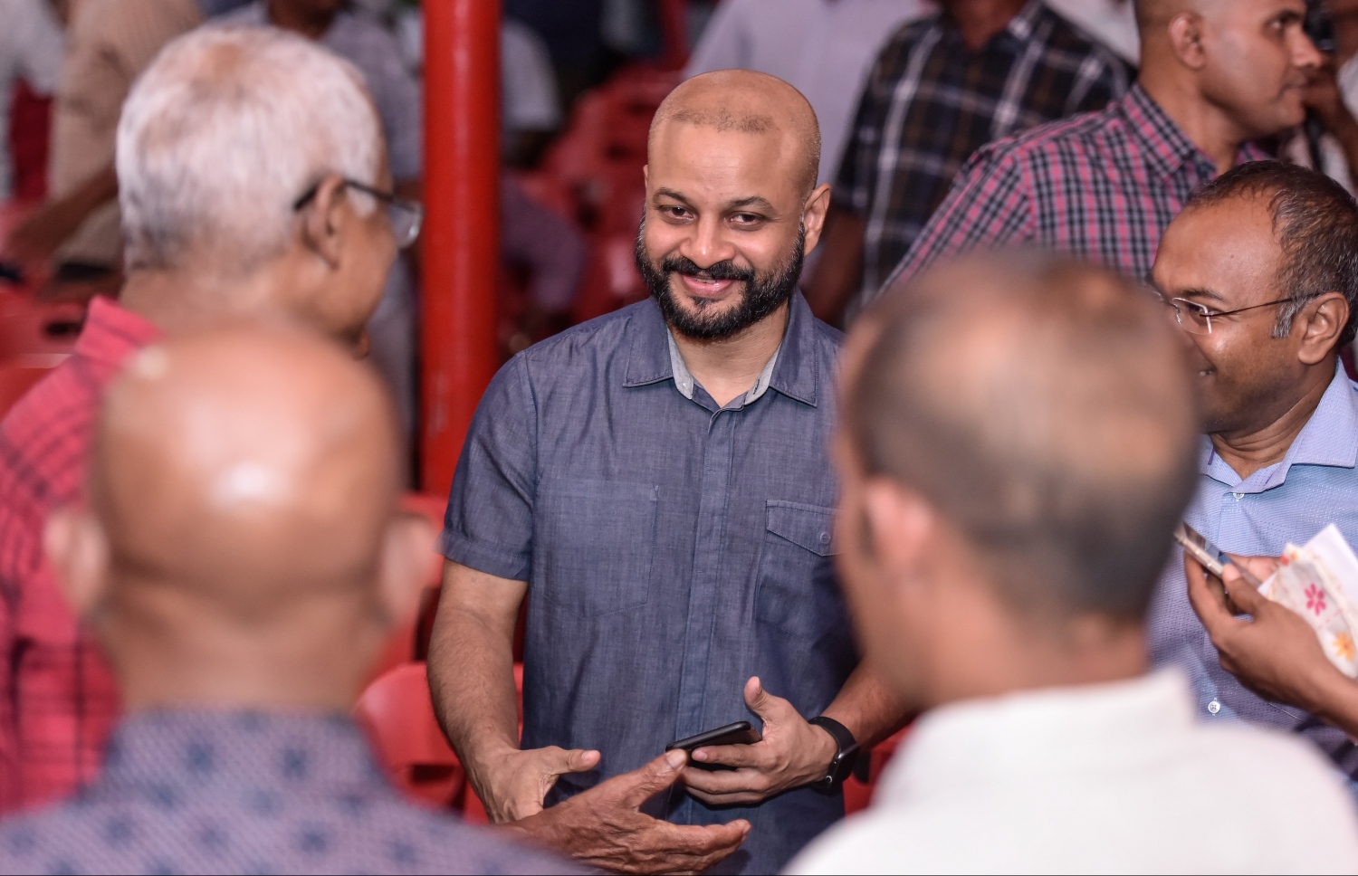 އިދިކޮޅު އިއްތިހާދުން މިދިޔަ ހޮނިހިރުދުވަހުގެ ރޭ ޖޭޕީގެ ހަރުގޭގައި ބޭއްވި ބައްދަލުވުމަށް ފަހު ފާރިސް ބައެއް އެހެން ބޭފުޅުންނާ އެކު.---ފޮޓޯ: ނިޝާން އަލީ/މިހާރު