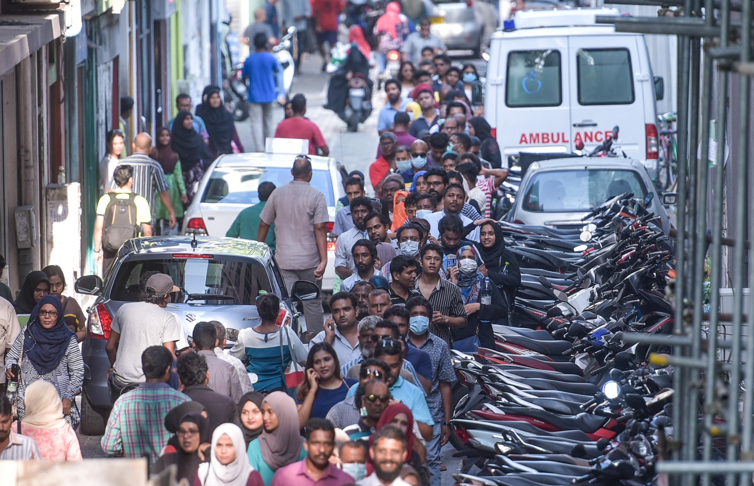 އެޗްވަންއެންވަން އަށް ވެކްސިން ޖަހަން އޭޑީކޭގައި ކިޔޫ ހަދާފައި --ފޮޓޯ: ހުސެއިން ވަހީދު/ މިހާރު