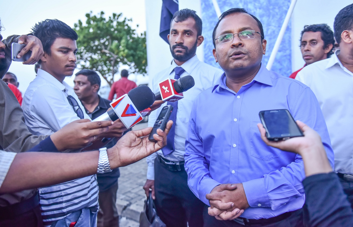 ކުރީގެ ޕޮލިސް ކޮމިޝަނަރު އަބްދުﷲ ރިޔާޒު: އަފްރާޝީމްގެ މަރާ ގުޅޭ މައުލޫމާތު ހިއްސާކުރާނެ ވަގުތާ ގުޅޭ ގޮތުން އޭނާއަށް ދަނީ ސުވާލު ކުރަމުން.-- ފައިލް ފޮޓޯ: ހުސެއިން ވަހީދު/ މިހާރު