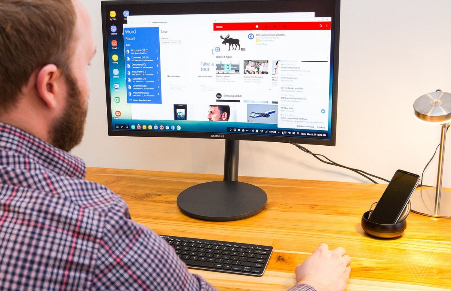 ސެމްސަންގް ގެލެކްސީ އެސް8 އަކީ ހާއްސަ ޑިވައިސްއަކާ އެކު ކޮމްޕިއުޓަރެއްގެ ގޮތުގައި ބޭނުންކުރެވޭނެ އެއްޗެއް