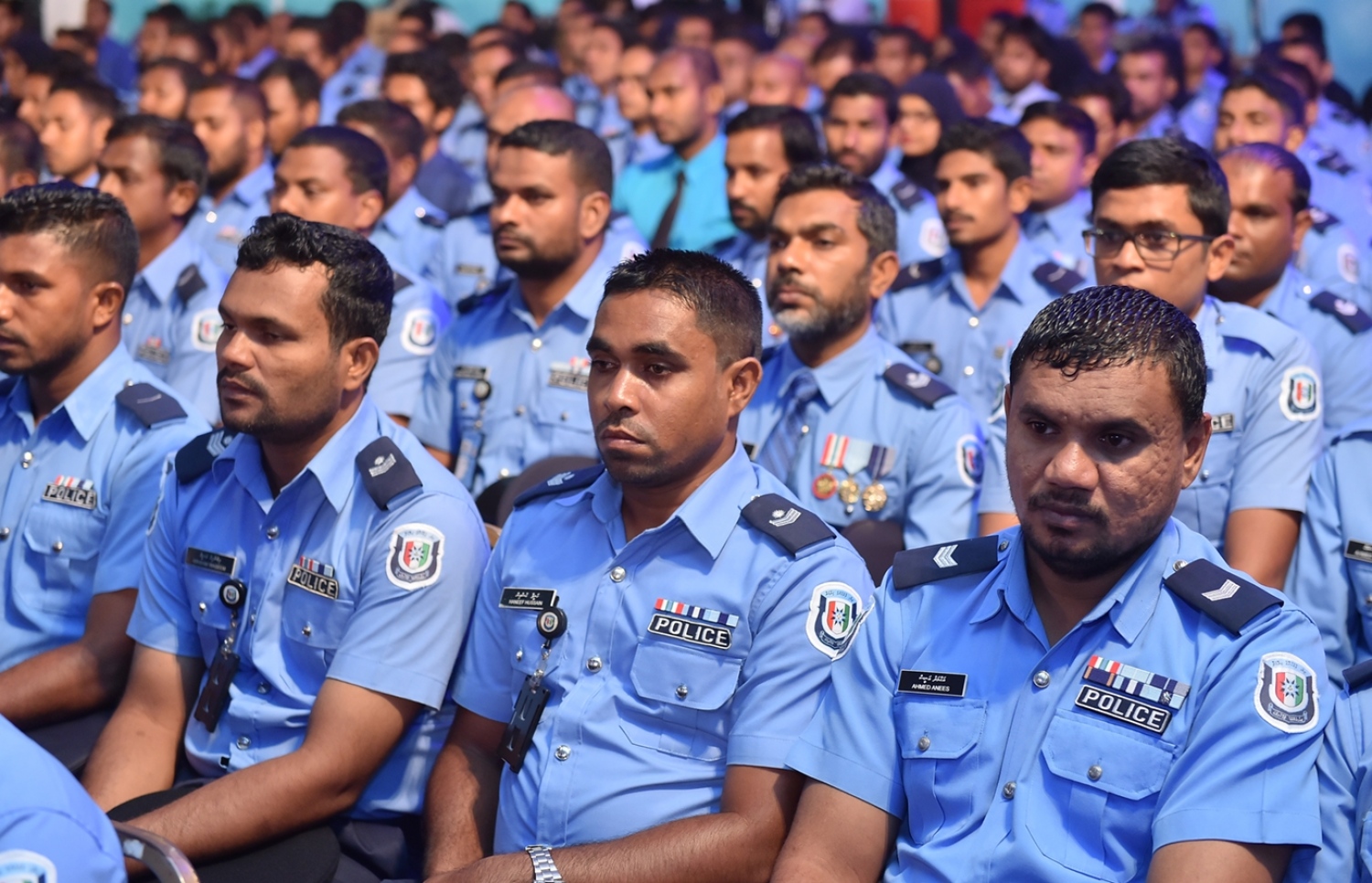 ފުލުހުންގެ 84 ވަނަ އަހަރީ ދުވަސް ފާހަގަކުރުމަށް ދަރުބާރުގޭގައި މިރޭ ބޭއްވި ޖަލްސާގައި ބައެއް ފުލުހުން.---ފޮޓޯ: ރައީސް އޮފީސް