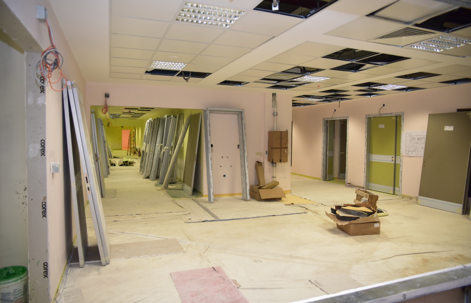 ހުޅުމާލެ: އޭޕްރީލް 2، 2017- ޓްރީ ޓޮޕް އިންވެސްޓްމަންޓުން ހުޅުމާލޭގައި އިމާރާތް ކުރަމުން އަންނަ ޓްރީ ޓޮޕް ހޮސްޕިޓަލް: މިތަނުގައި މިހާރު ކުރަނީ އިމާރާތް ނިންމުމުގެ އެންމެ ފަހުގެ މަސައްކަތްތައް.---މިހާރު ފޮޓޯ: ހުސެއިން ވަހީދު