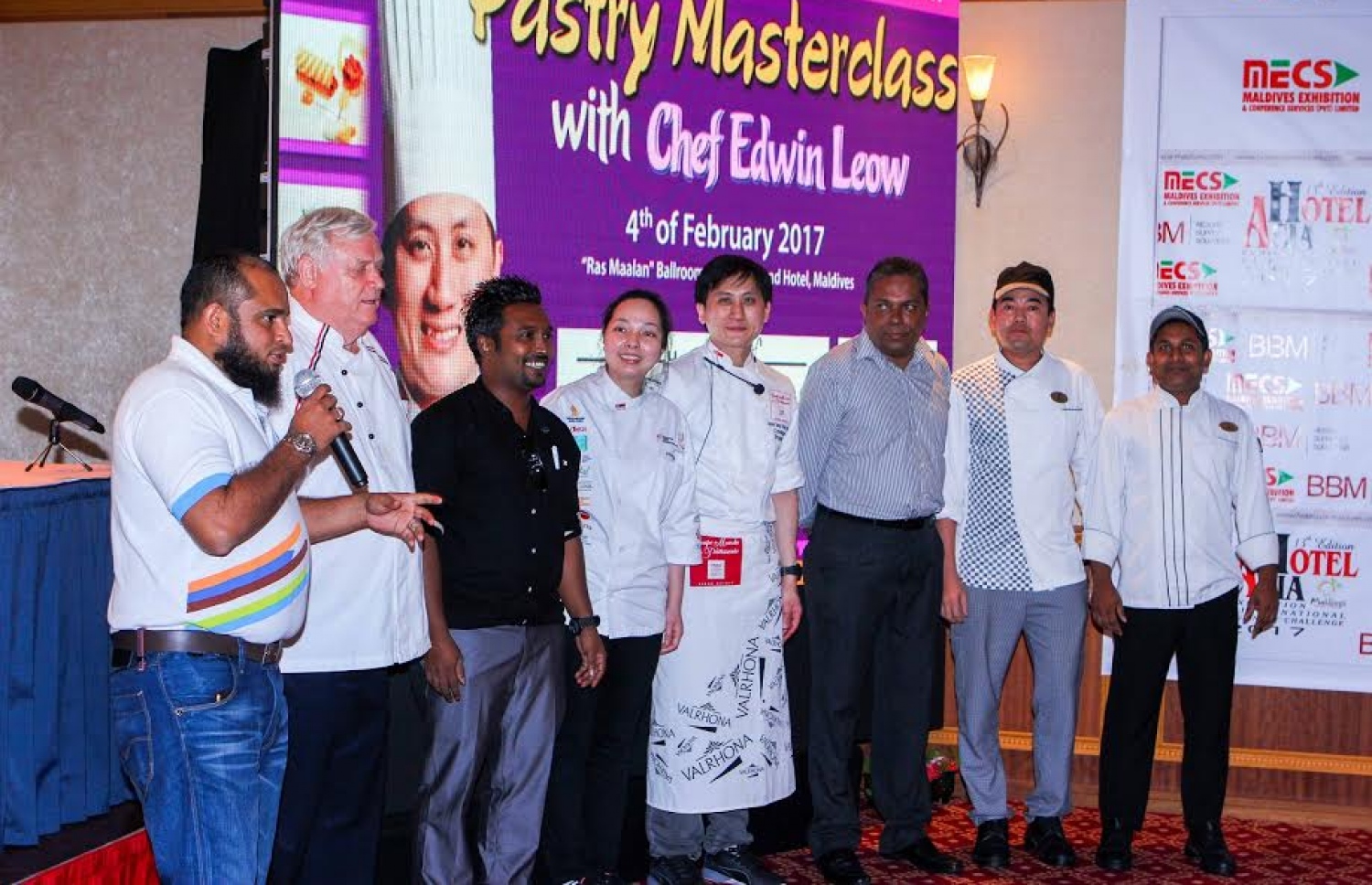 ބީބީއެމް އާއި މެކްސްއިން މި އަހަރު ޕޭސްޓްރީ މާސްޓަ ކްލާހެއް އިންތިޒާމް ކުރި: ހޯފެކްސްއަށް ފޮނުވި ދެ ޝެފް، ނަސީރައި ފަތީން، ސެލެބްރިޓީ ޝެފް އެޑަވިން އާއި އެކު. ފޮޓޯ: މެކްސް