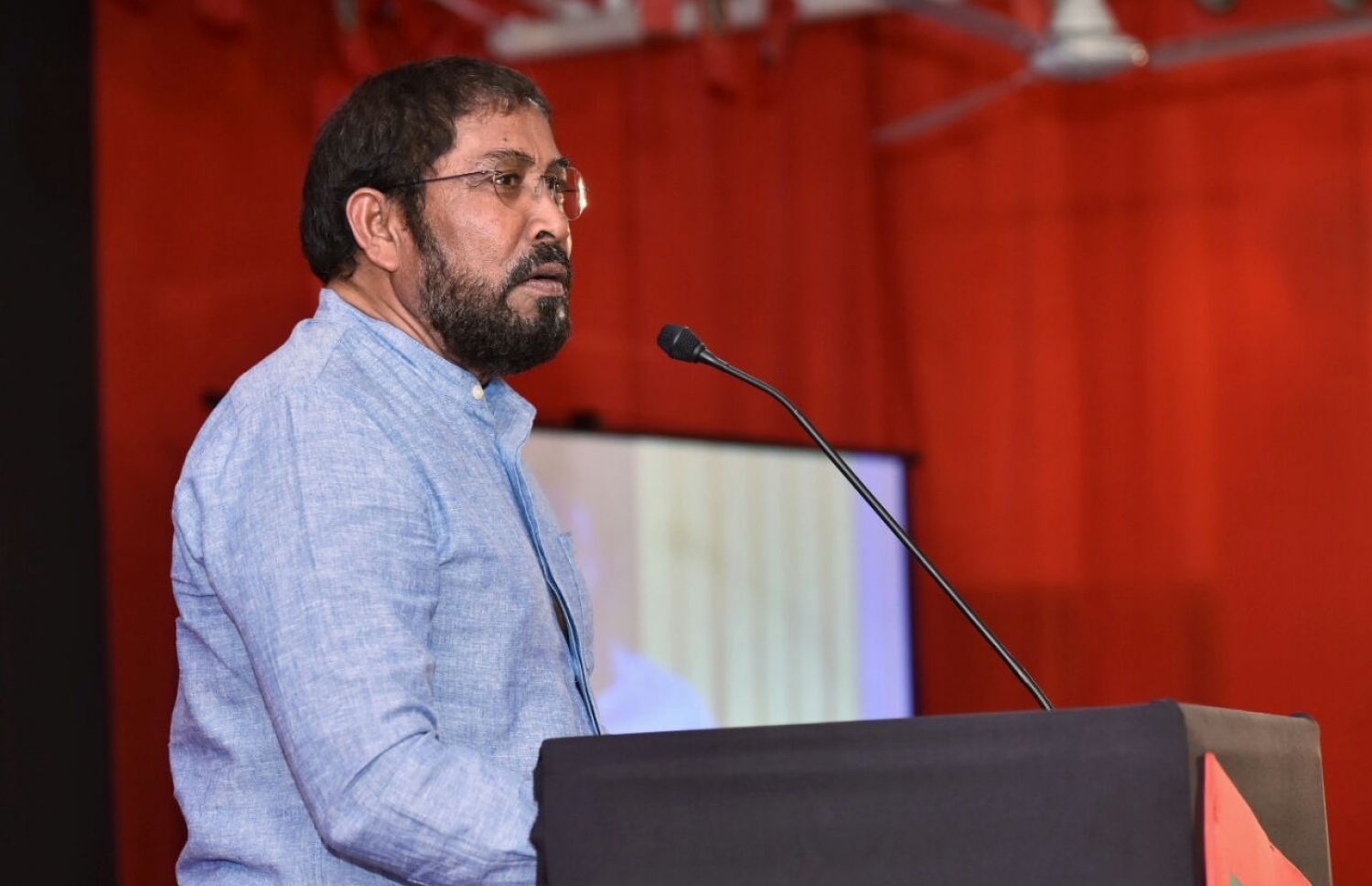 އިދިކޮޅު އިއްތިހާދުގެ މިރޭގެ ޖަލްސާގައި ގާސިމް ވާހަކަ ދައްކަވަނީ:---މިހާރު ފޮޓޯ: ހުސެއިން ވަހީދު