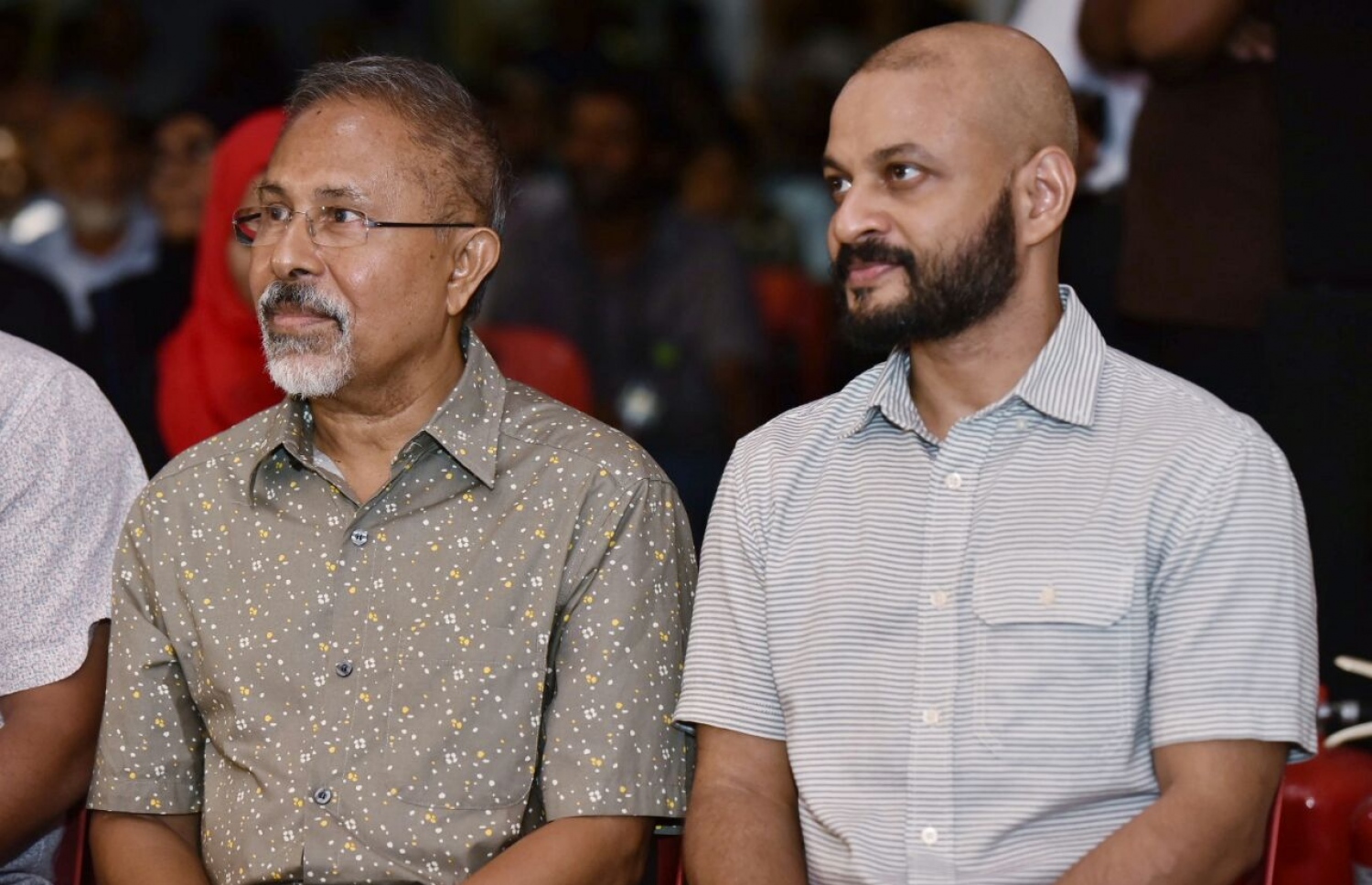 ރައީސް ޔާމީންގެ ސަރުކާރާ ދެކޮޅަށް މަސައްކަތް ކުރަން އެކުލަވާލާފައިވާ އިއްތިހާދުން ޖުމްހޫރީ ޕާޓީގެ ހަރުގެ، ކުނޫޒްގައި މިރޭ ބޭއްވި ޖަލްސާގައި ދިއްގަރު ދާއިރާގެ މެމްބަރު ފާރިސް މައުމޫން (ކ) އަދި އެމްޑީޕީގެ ޑރ. މުސްތަފާ ލުތުފީ ބައިވެރިވެވަޑައިގަންނަވަނީ.---މިހާރު ފޮޓޯ: ހުސެއިން ވަހީދު