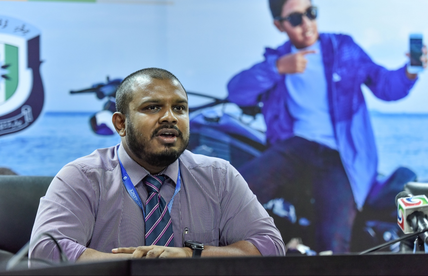 އެލައިޑްގެ ޖެނެރަލް މެނޭޖަރު އަހުމަދު ރިޔާޒީ މުހައްމަދު ނޫސްވެރިންނާ ވާހަކަދައްކަވަނީ. ފޮޓޯ: ނިޝާން އަލީ /މިހާރު