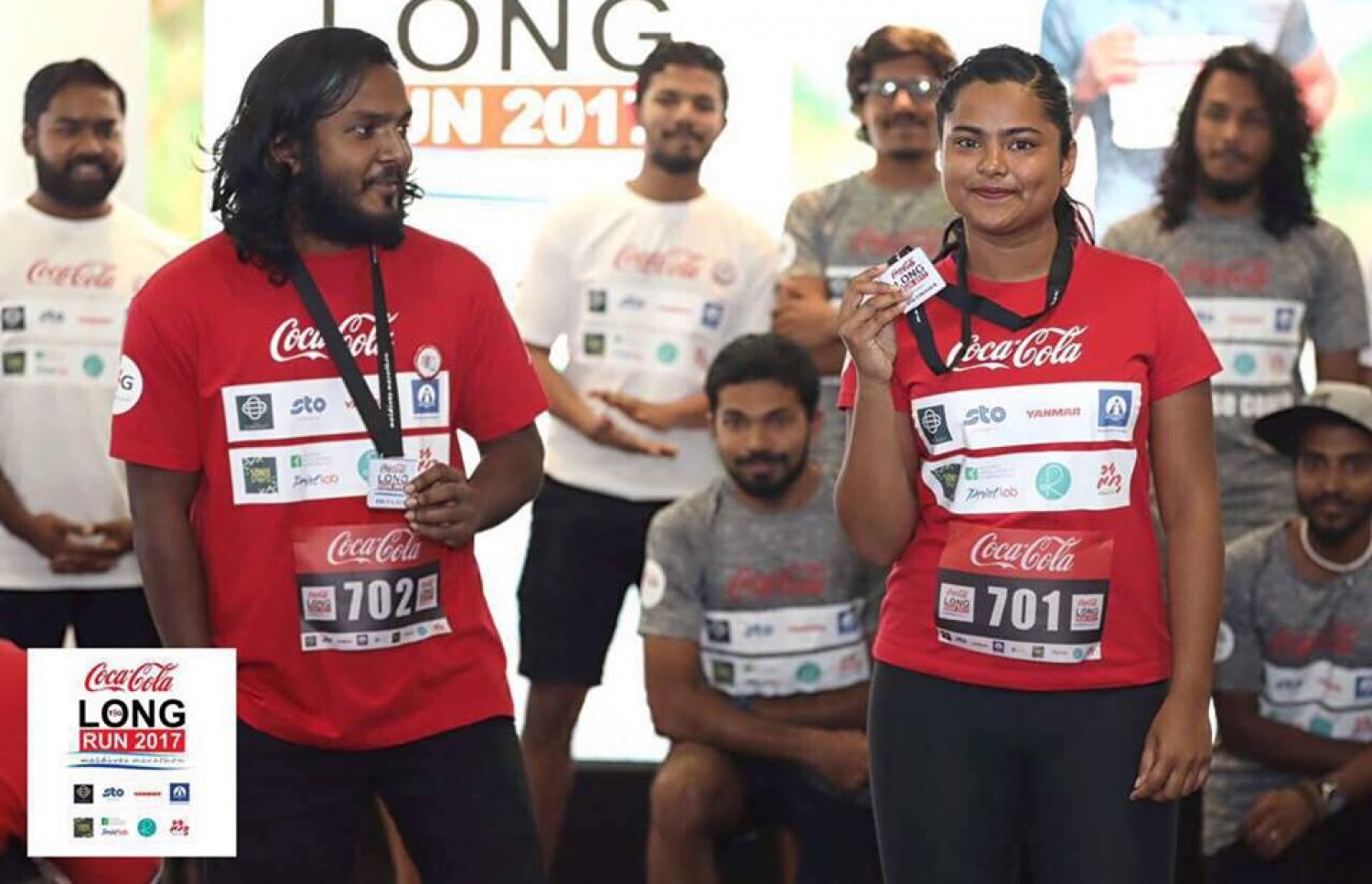 ޓީއެފްޖީގެ އިންސްޓްރަކްޓަރުން ރޭސް ލޯންޗްކުރުމަށް ބޭއްވި ހަފުލާގައި މެޑަލް ދައްކާލަނީ. --ފޮޓޯ: ކޭއާރް ފޮޓޯގްރަފީ