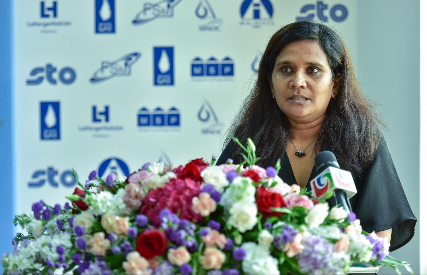 އަނގައިގެ ކެންސަރާމެދު ހޭލުންތެރިކުރުމުގެ ކެމްޕޭން ފެށުމުގެ ރަސްމިއްޔާތުގައި ކެންސަ ސޮސައިޓީގެ ރައީސް ޖުވައިރިޔާ ސައީދު ވާހަކަދައްކަވަނީ. ފޮޓޯ: ނިޝާން އަލީ /މިހާރު