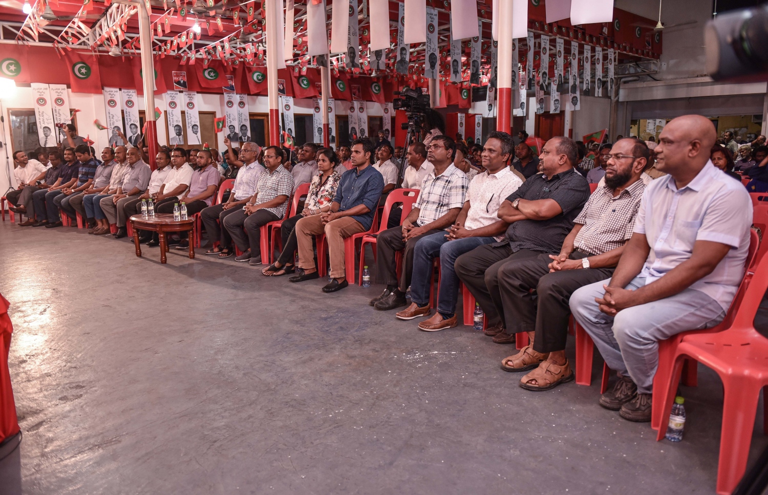 އިދިކޮޅު ހަރަކާތުގެ ޖަލްސާއެއް ކުރިއަށް ދަނީ: ކުނޫޒް މިހާރު ވަނީ ފުލުހުންގެ ބެލުމުގެ ދަށަށް ގެންގޮސްފައި --ފައިލް ފޮޓޯ