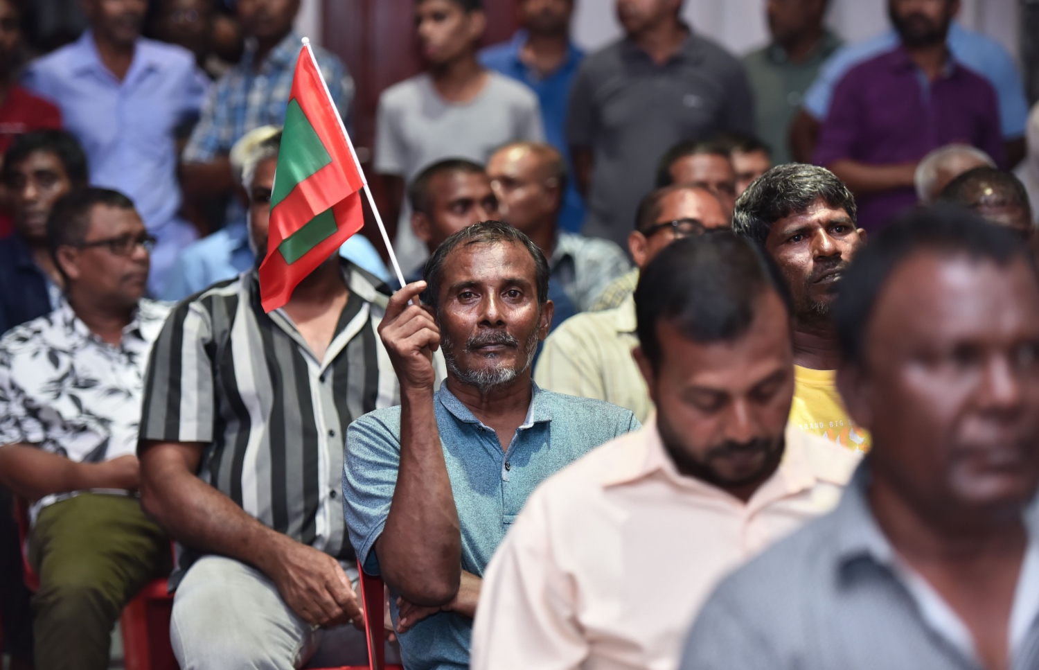 އިދިކޮޅު އިއްތިހާދުން މިރޭ ކުނޫޒްގައި ބޭއްވި ޖަލްސާގައި ބައިވެރިވި ބައެއް މީހުން.---މިހާރު ފޮޓޯ: ހުސެއިން ވަހީދު