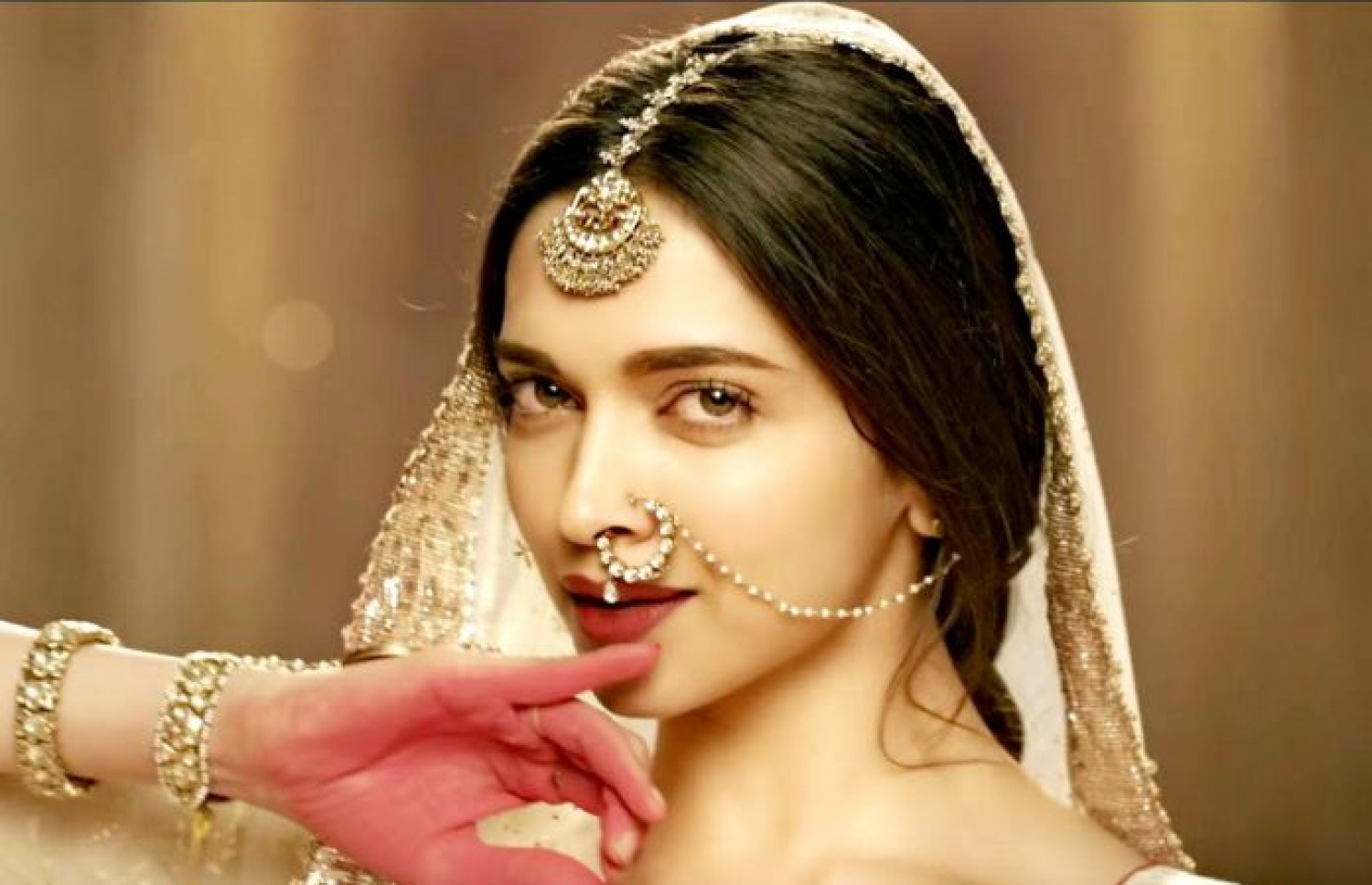 ދީޕިކާ ޕަދްކޯން: "ޕަދްމާވަތީ" ގެ ޓައިޓްލް ރޯލުން ފެނިގެން ދާނެ.