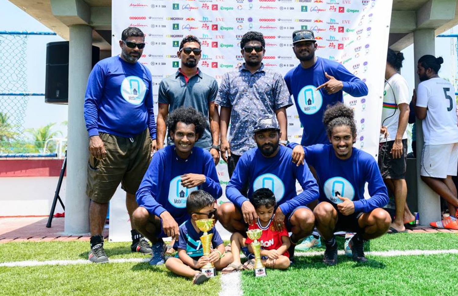 ހަބޭސް ބޮޑުބެރު ބޭންޑުން ގާފަރަށް ކުރި އާއިލީ ދަތުރުގެ ތެރެއިން. ފޮޓޯ: ހަބޭސް