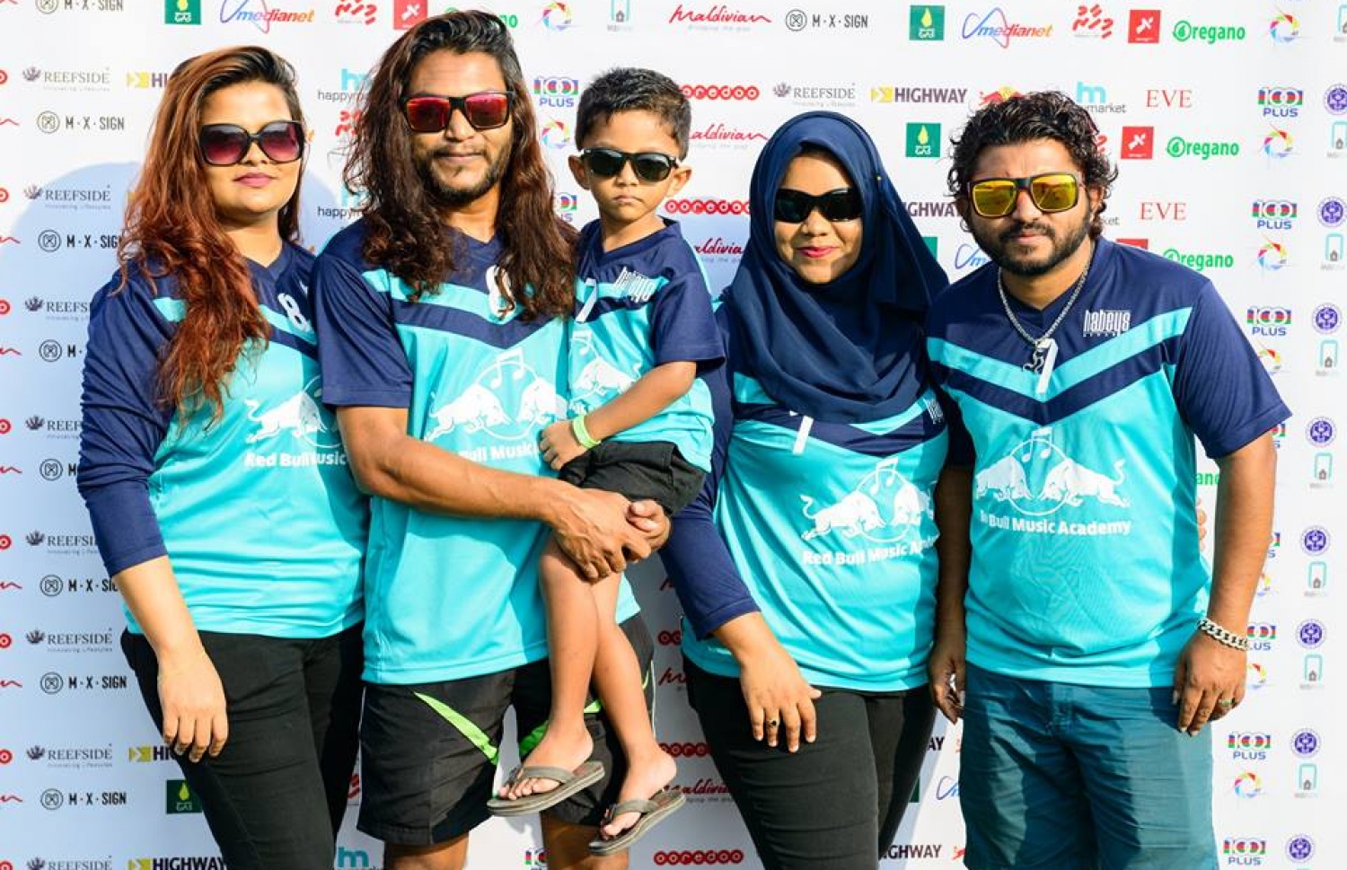 ހަބޭސް ބޮޑުބެރު ބޭންޑުން ގާފަރަށް ކުރި އާއިލީ ދަތުރުގެ ތެރެއިން. ފޮޓޯ: ހަބޭސް