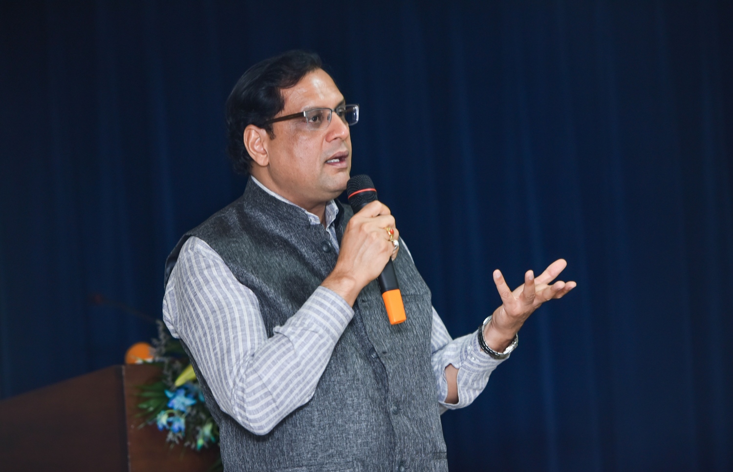 ދަރިވަރުންނަށް ނަފްސާނީ ބައްޔާ ގުޅޭ މައުލޫމާތު ދޭން ފެށި މައުލޫމާތު ދިނުމުގެ ބައްދަލުވުން ފެށުމުގެ ރަސްމިއްޔާތުގައި ޑަބްލިއުއެޗްއޯ އިން ރާއްޖެ ކަނޑައަޅުއްވާފައި ހުންނަވާ މަންދޫބު އަރްވީން ވާހަކަދައްކަވަނީ.-- ފޮޓޯ: ހުސެއިން ވަހީދު/ މިހާރު