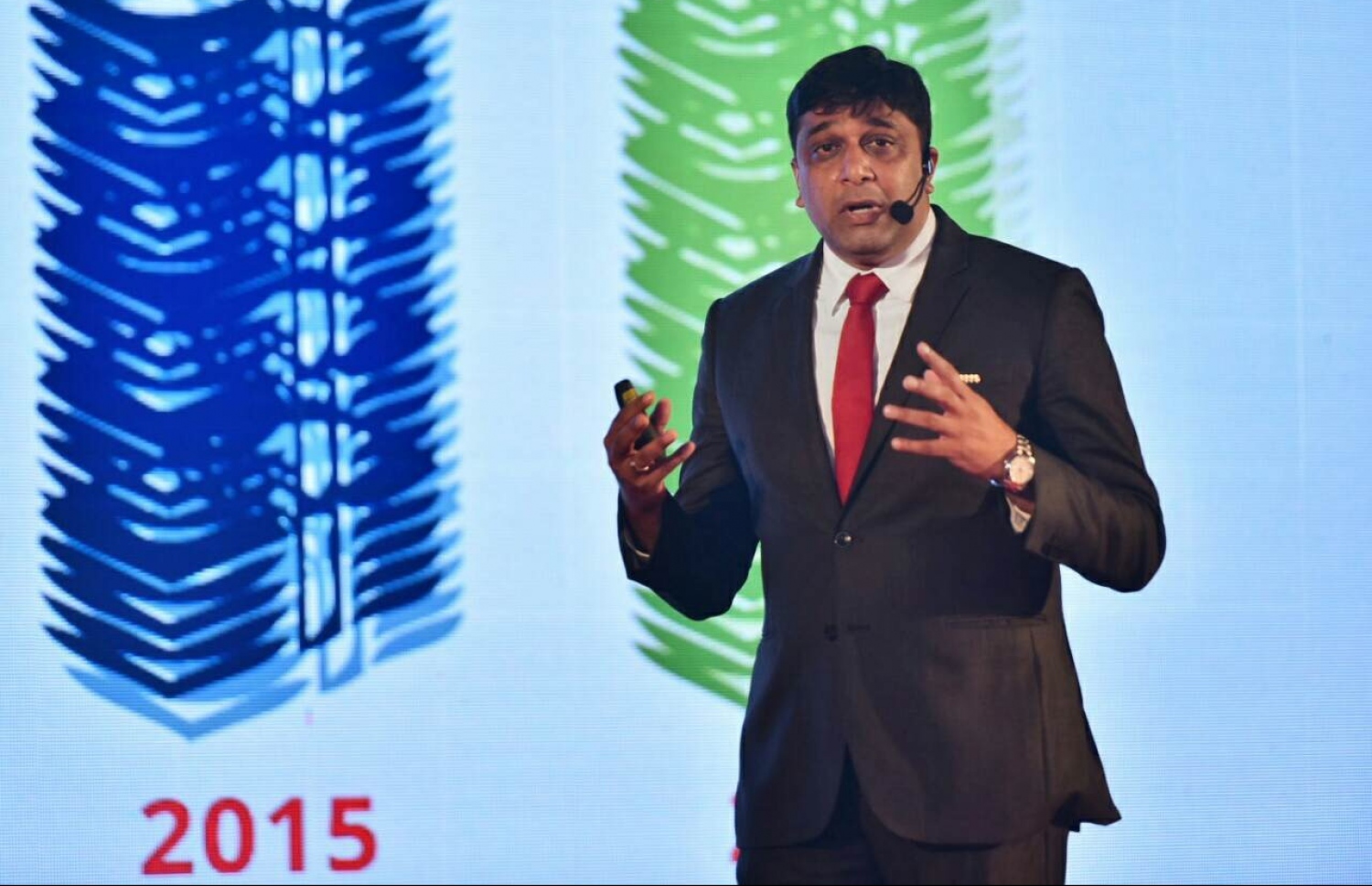 އުރީދޫގެ ހިއްސާ އާއްމުންނަށް ވިއްކަން ހުޅުވާލުން ރަސްމީކޮށް އިފްތިހާކުރުމަށް މިރޭ ބޭއްވި ހާއްސަ ރަސްމިއްޔާތުގައި މެނޭޖިން ޑިރެކްޓަރު ވިކްރަމް ސިންހަ ވާހަކަދައްކަވަނީ. ފޮޓޯ: ހުސެއިން ވަހީދު