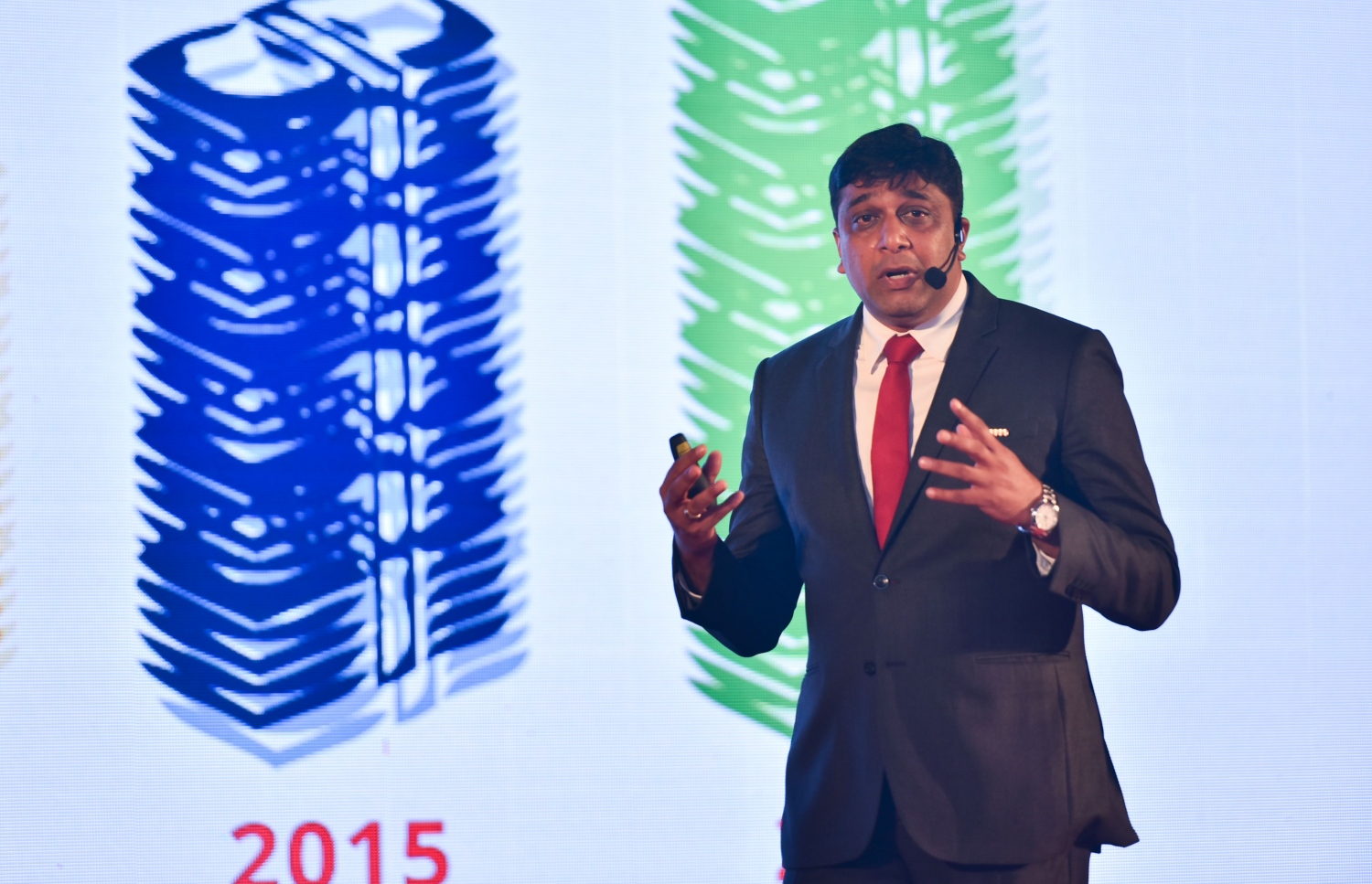 މާލެ: އޭޕްރީލް 19، 2017- އުރީދޫ އިން ހިއްސާ ވިއްކުން އިފްތިތާހުކުރުމުގެ ގޮތުން ބޭއްވި ރަސްމިއްޔާތުގައި އެ ކުންފުނީގެ މެނޭޖިން ޑިރެކްޓަރު ވިކްރަމް ސިންހާ ވާހަކަ ދައްކަވަނީ.---މިހާރު ފޮޓޯ: ހުސެއިން ވަހީދު