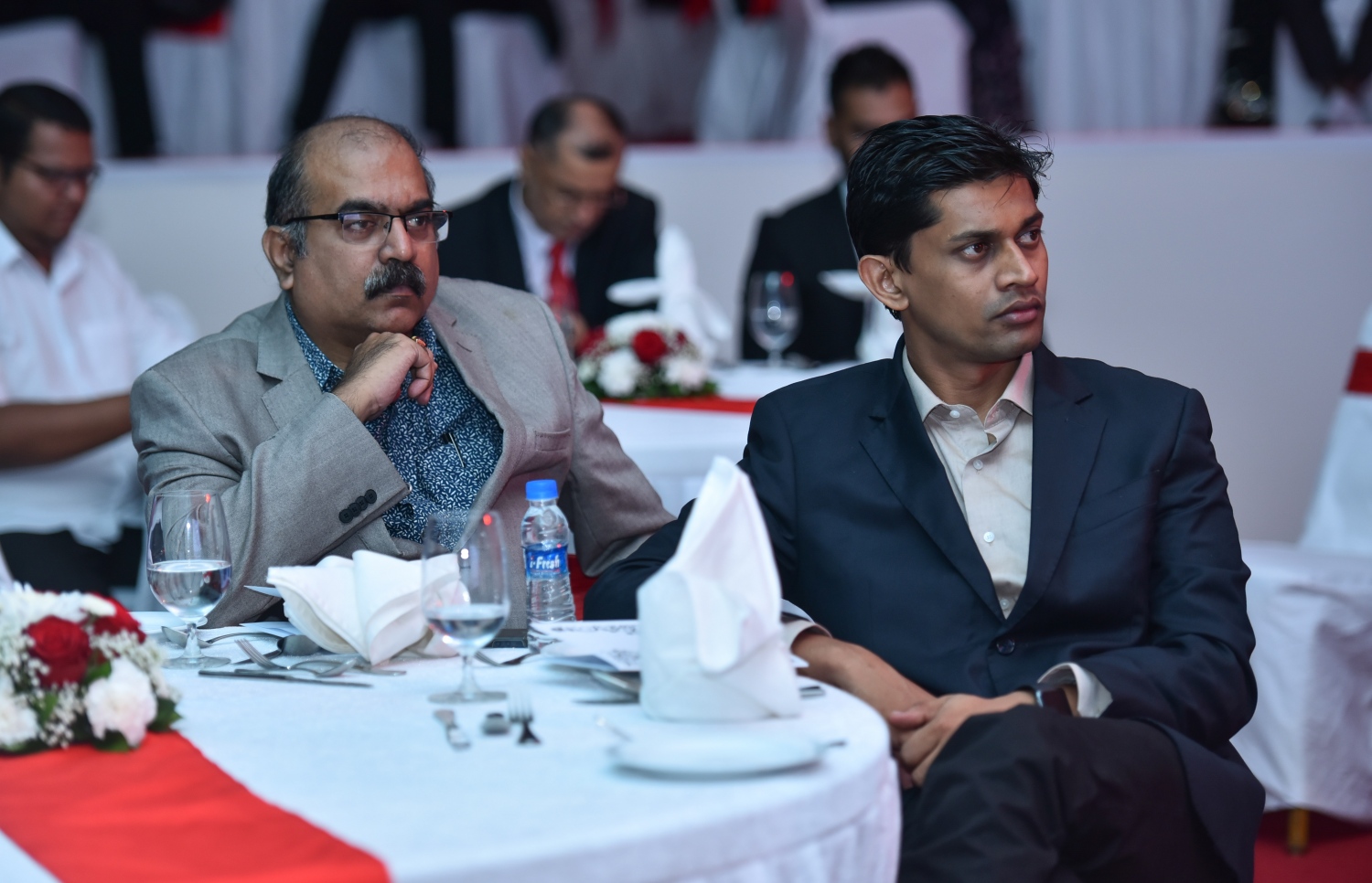 މާލެ: އޭޕްރީލް 19، 2017- އުރީދޫ އިން ހިއްސާ ވިއްކުން އިފްތިތާހުކުރުމުގެ ގޮތުން ބޭއްވި ރަސްމިއްޔާތުގެ ތެރެއިން.---މިހާރު ފޮޓޯ: ހުސެއިން ވަހީދު