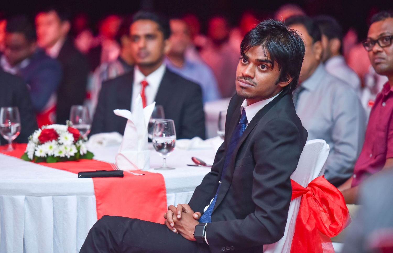 މާލެ: އޭޕްރީލް 19، 2017- އުރީދޫން އިން ހިއްސާ ވިއްކަން ފެށުން އިފުތިތާހު ކުރުމަށް ބޭއްވި ރަސްމިއްޔާތުގެ ތެރެއިން.---މިހާރު ފޮޓޯ: ހުސެއިން ވަހީދު