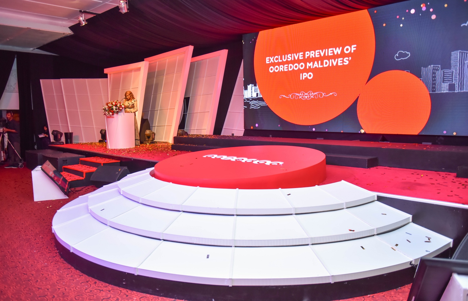 މާލެ: އޭޕްރީލް 19، 2017- އުރީދޫން އިން ހިއްސާ ވިއްކަން ފެށުން އިފުތިތާހު ކުރުމަށް ބޭއްވި ރަސްމިއްޔާތުގެ ތެރެއިން.---މިހާރު ފޮޓޯ: ހުސެއިން ވަހީދު