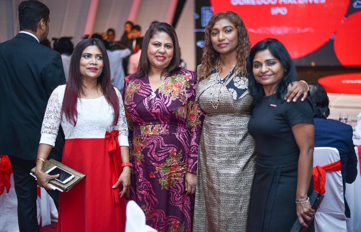 މާލެ: އޭޕްރީލް 19، 2017- އުރީދޫން އިން ހިއްސާ ވިއްކަން ފެށުން އިފުތިތާހު ކުރުމަށް ބޭއްވި ރަސްމިއްޔާތުގެ ތެރެއިން.---މިހާރު ފޮޓޯ: ހުސެއިން ވަހީދު