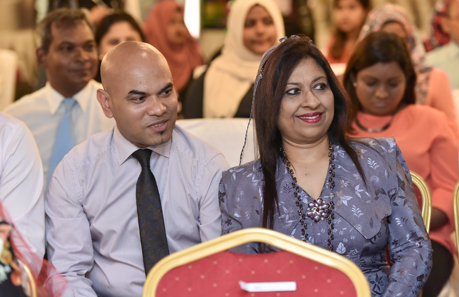 މާލެ: އޭޕްރީލް 19، 2017- ރާއްޖެ އިން ބޭރުގައި ތިއްބަވާ ދިވެހި ސަފީރުންގެ މަހާސިންތާ ފެށުމުގެ ރަސްމިއްޔާތުގައި ބައެއް ސަފީރުން ބައިވެރިވެވަޑައިގަންނަވަނީ.---މިހާރު ފޮޓޯ: ނިޝާން އަލީ