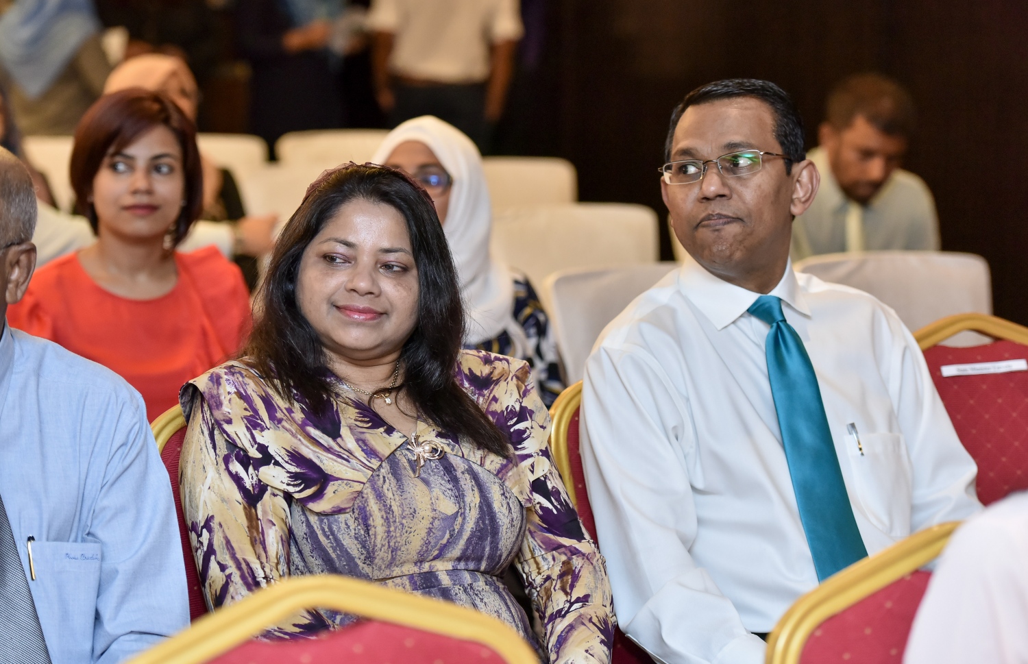 މާލެ: އޭޕްރީލް 19، 2017- ރާއްޖެ އިން ބޭރުގައި ތިއްބަވާ ދިވެހި ސަފީރުންގެ މަހާސިންތާ ފެށުމުގެ ރަސްމިއްޔާތުގައި ބައެއް ސަފީރުން ބައިވެރިވެވަޑައިގަންނަވަނީ.---މިހާރު ފޮޓޯ: ނިޝާން އަލީ