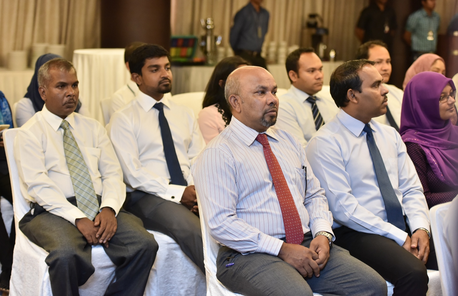 ސަފީރުންގެ މަހާސިންތާ ފެށުމަށް ބޭއްވި ބައްދަލުވުން: މި ބައްދަލުވުމުގައި ބޭރުގައި ތިއްބަވާ ދިވެހި ސަފީރުން ބައިވެރިވެވަޑައިގެންނެވި. - ފޮޓޯ: ނިޝާން އަލީ/ މިހާރު