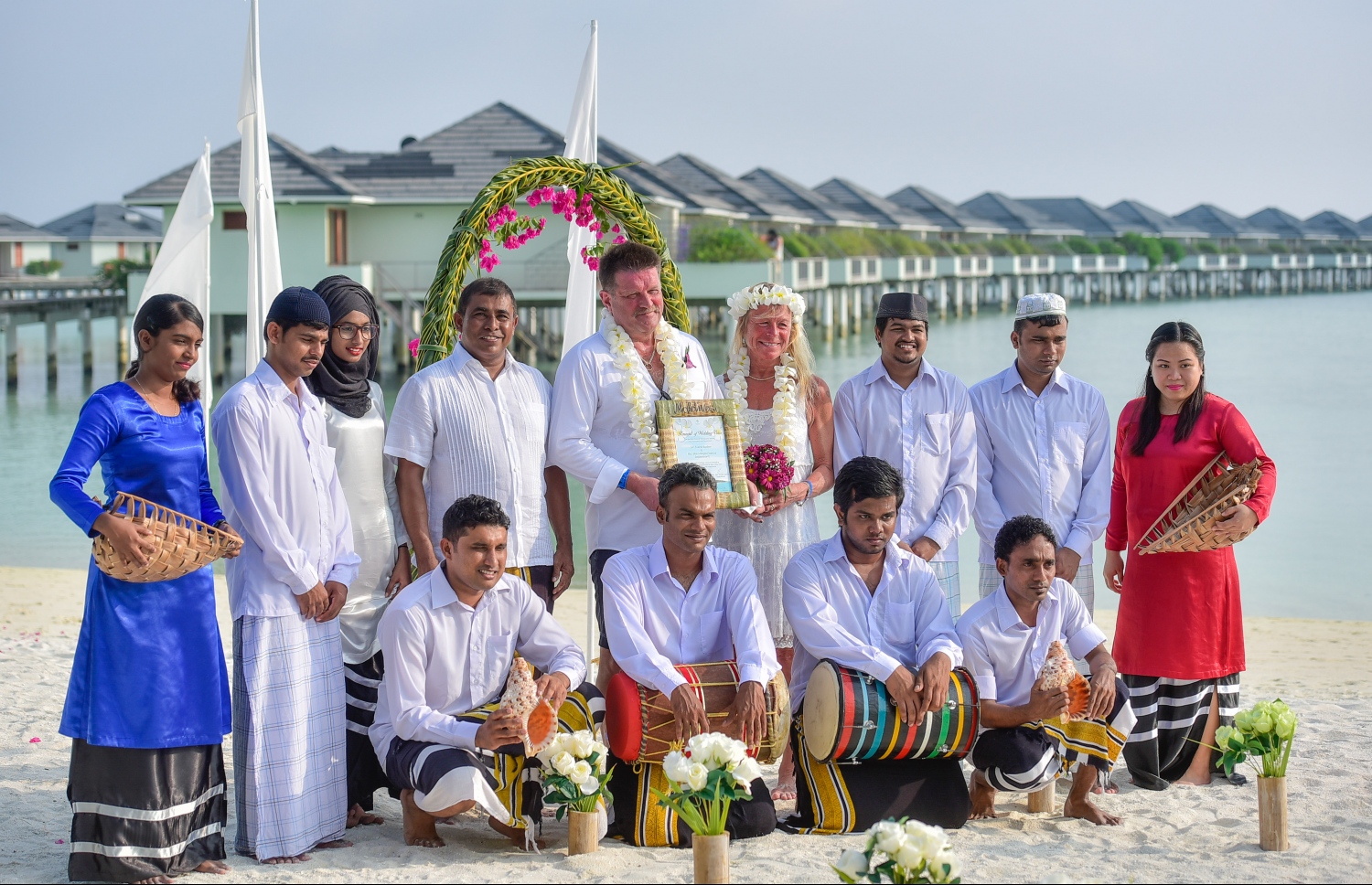 ސަން އައިލެންޑް: މާޗު 5، 2017: ރިސޯޓްގައި އޮތް ކައިވެނީގެ ރަސްމިއްޔާތެއްގައި ޖެނެރަލް މެނޭޖަރު ޑރ. އަބްދުﷲ މައުސޫމް (ކޮޅަށް ވާތުން 4 ގައި): މި ރިސޯޓްގައި މިހާތަނަށް ވަރަށް ގިނަ ކައިވެނިތައް ވަނީ ބާއްވާފައި -- ފޮޓޯ: ނިޝާން އަލީ/ މިހާރު