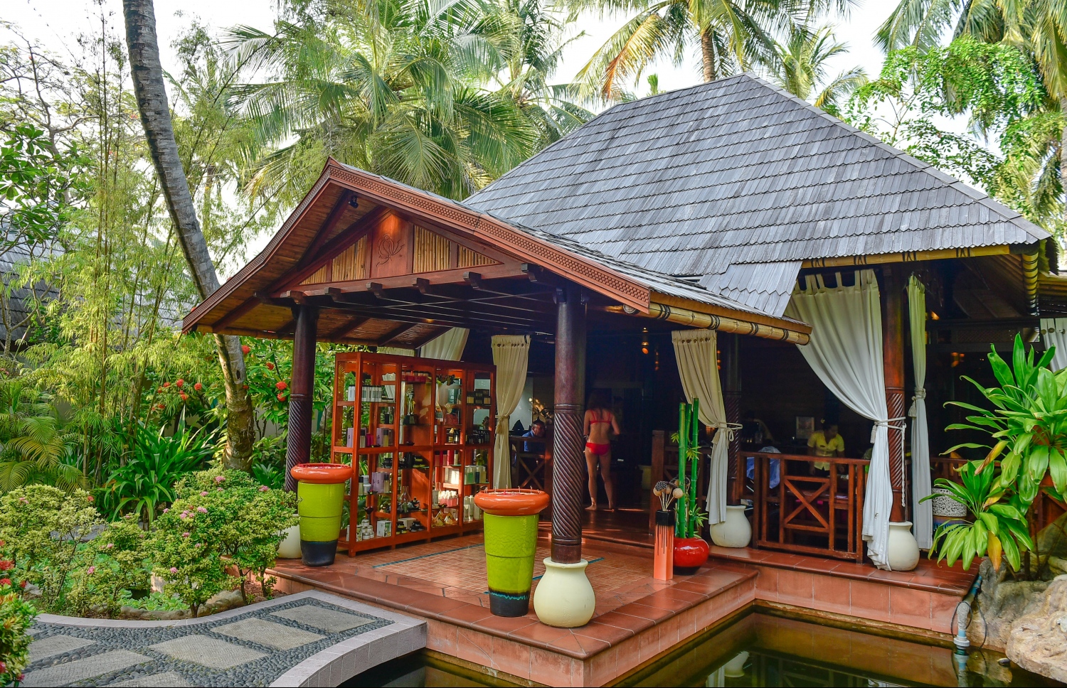 ސަން އައިލެންޑް: މާޗު 5، 2017: ރިސޯޓްގައި ހުރި ސްޕާގެ ބޭރު: މި ސްޕާއަކީ އެންމެ ޒަމާނީ ފެންްވަރުގެ ސްޕާއެއް-- ފޮޓޯ: ނިޝާން އަލީ/ މިހާރު