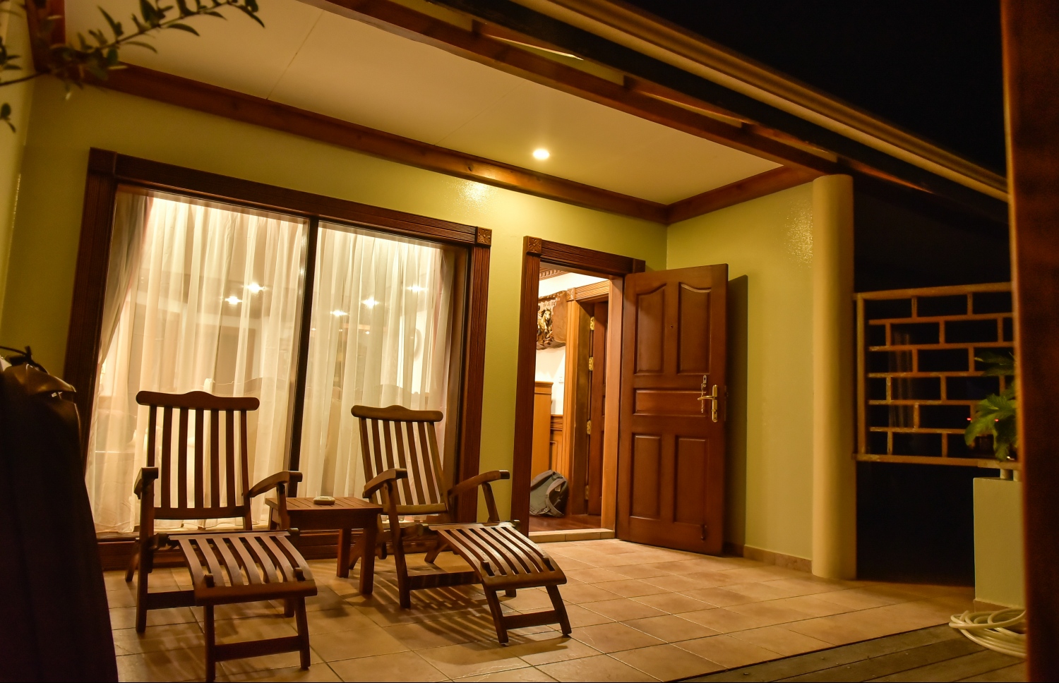 ސަން އައިލެންޑް: މާޗު 5، 2017: ވޯޓާ ބަންގަލޯގެ ރޫމެއްގެ ބޭރު-- ފޮޓޯ: ނިޝާން އަލީ/ މިހާރު