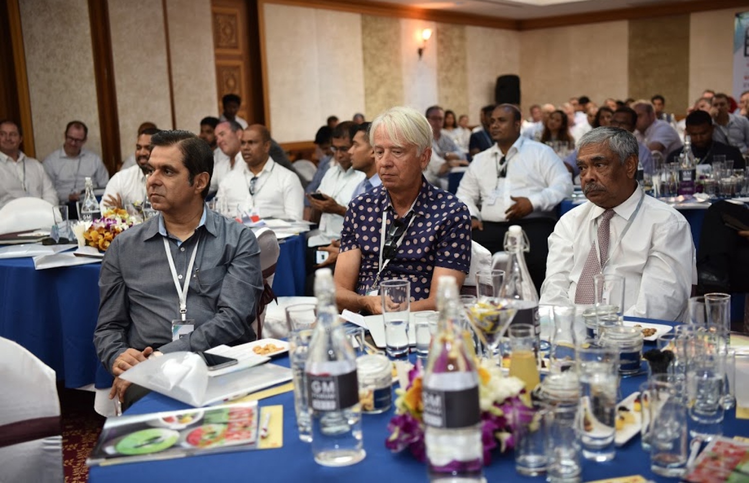 ހޮޓެލިއާ މޯލްޑިވްސް އިން އިންތިމާޒްކޮށްގެން ރިސޯޓްތަކުގެ އިސްވެރިންނަށް އަމާޒުކޮށްގެން ބާއްވާ ފޯރަމްގައި މަޝްހޫރު ވިޔަފާރިވެރިޔާ ޗަމްޕާ ހުސެއިން އަފީފް (ކ) ބައިވެރިވަނީ. ފޮޓޯ: ހޮޓެލިއާ