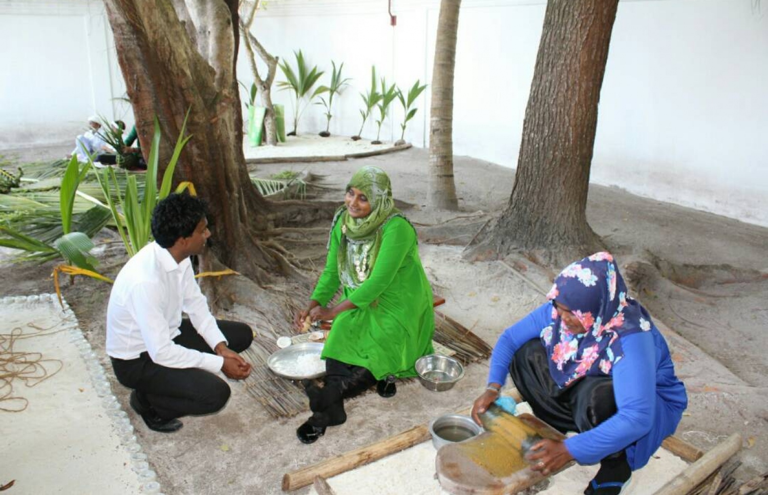 ވޭމަންޑޫގައި ހުޅުވި ފިނި މައިޒާން، އުގެއިލް ބައްލަވާލައްވަނީ.-- ފޮޓޯ: ތ. އަތޮޅު ކައުންސިލް