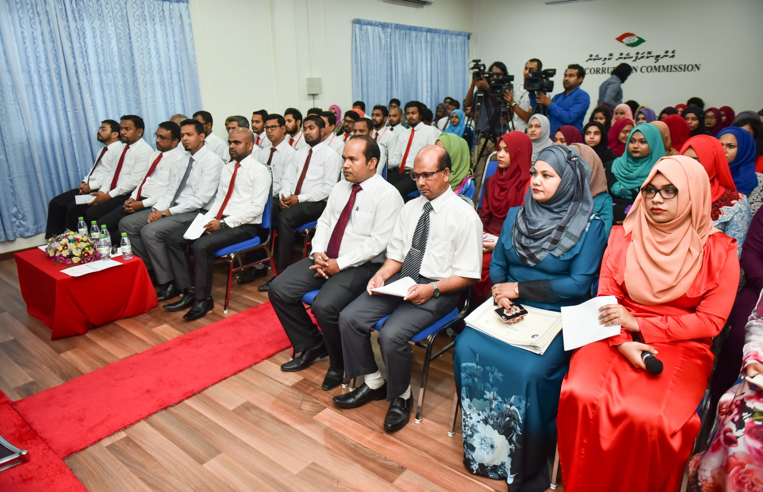 އެންޓި ކޮރަޕްޝަން ދުވަސް ފާހަގަކުރަން ބޭއްވި ރަސްމިއްޔާތުގައި އޭސީސީގެ މެމްބަރުންނާއި މުވައްޒަފުން ބައިވެރިވަނީ --ފޮޓޯ: ހުސެއިން ވަހީދު/ މިހާރު