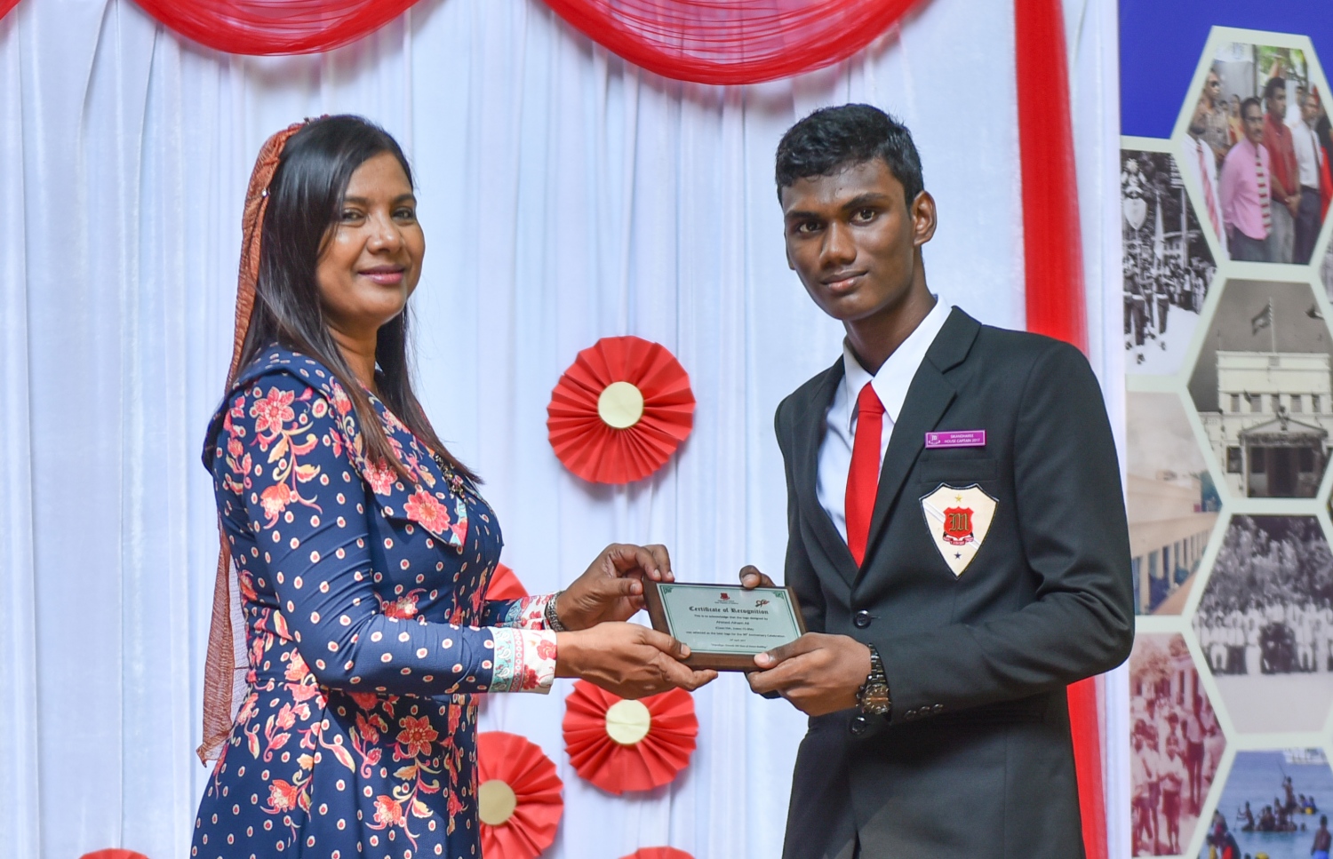 މާލެ: އޭޕްރީލް 20، 2017- މަޖީދިއްޔާ ސްކޫލަށް 90 އަހަރު ފުރުން ފާހަގަކުރުމުގެ ގޮތުން އެ ސުކޫލުގައި ބޭއްވި ޚާއްސަ އެސެމްބްލީގެ ތެރެއިން.---މިހާރު ފޮޓޯ: ހުސެއިން ވަހީދު