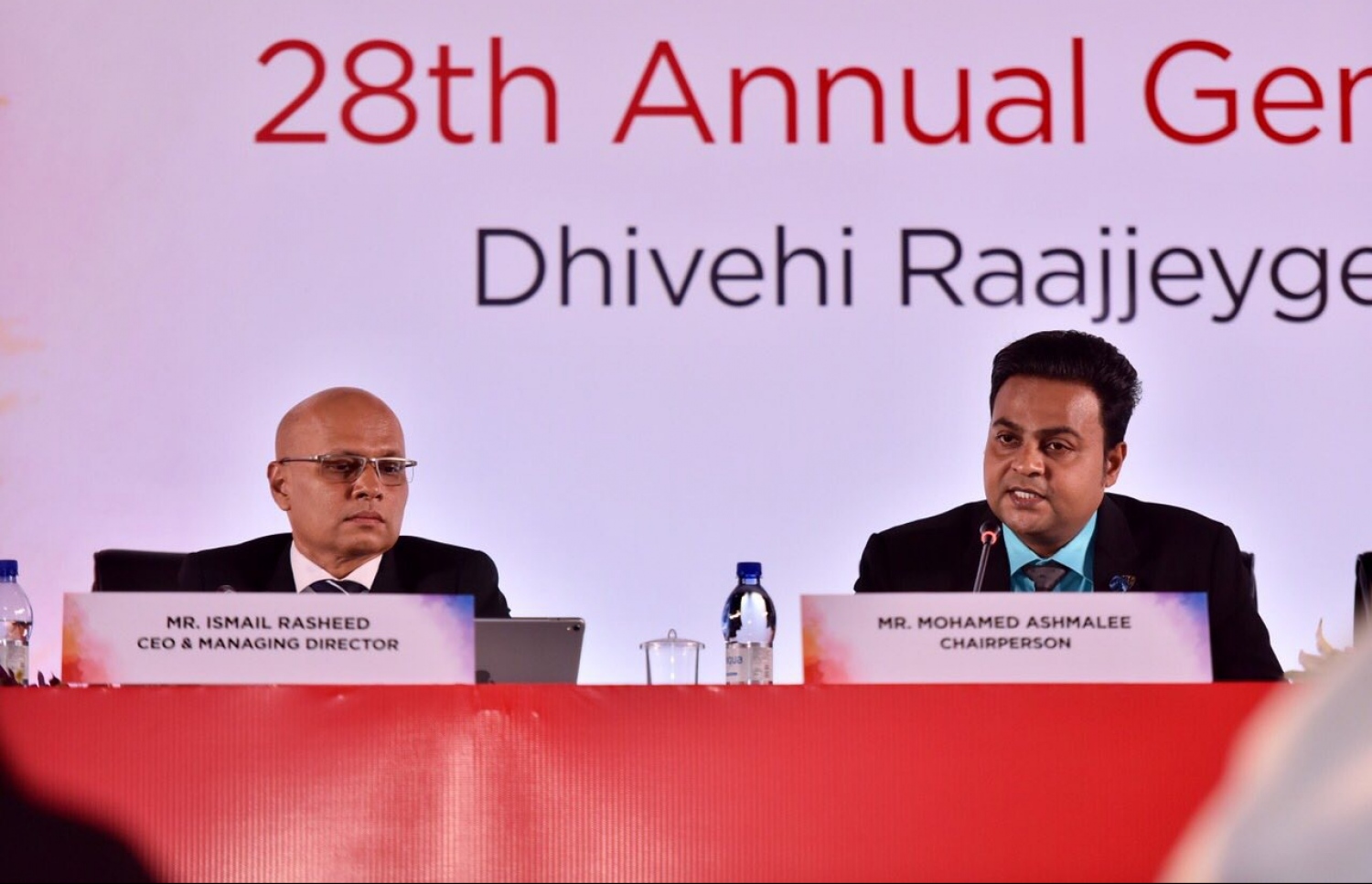 ދިރާގުގެ އަހަރީ އާއްމު ޖަލްސާގައި އެ ކުންފުނީގެ ޗެއާޕާސަން މުހައްމަދު އަޝްމަލީ މިރޭ ވާހަކަ ދައްކަވަނީ. ފޮޓޯ: ނިޝާން އަލީ /މިހާރު