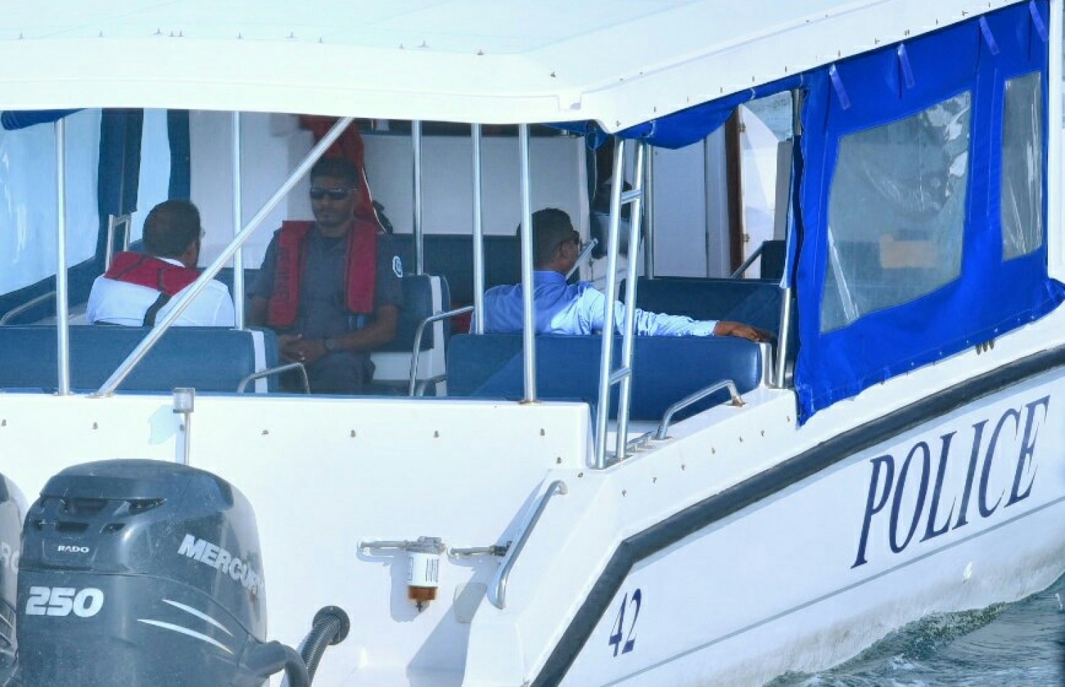 ގާސިމްގެ  ބަންދުގެ މުއްދަތު އިތުރުކުރަން އިއްޔެ ޕޮލިސް ލޯންޗުގައި އޭނާ މާލެ ގެންނަނީ --ފޮޓޯ/ހުސެން ވަހީދު/ މިހާރު