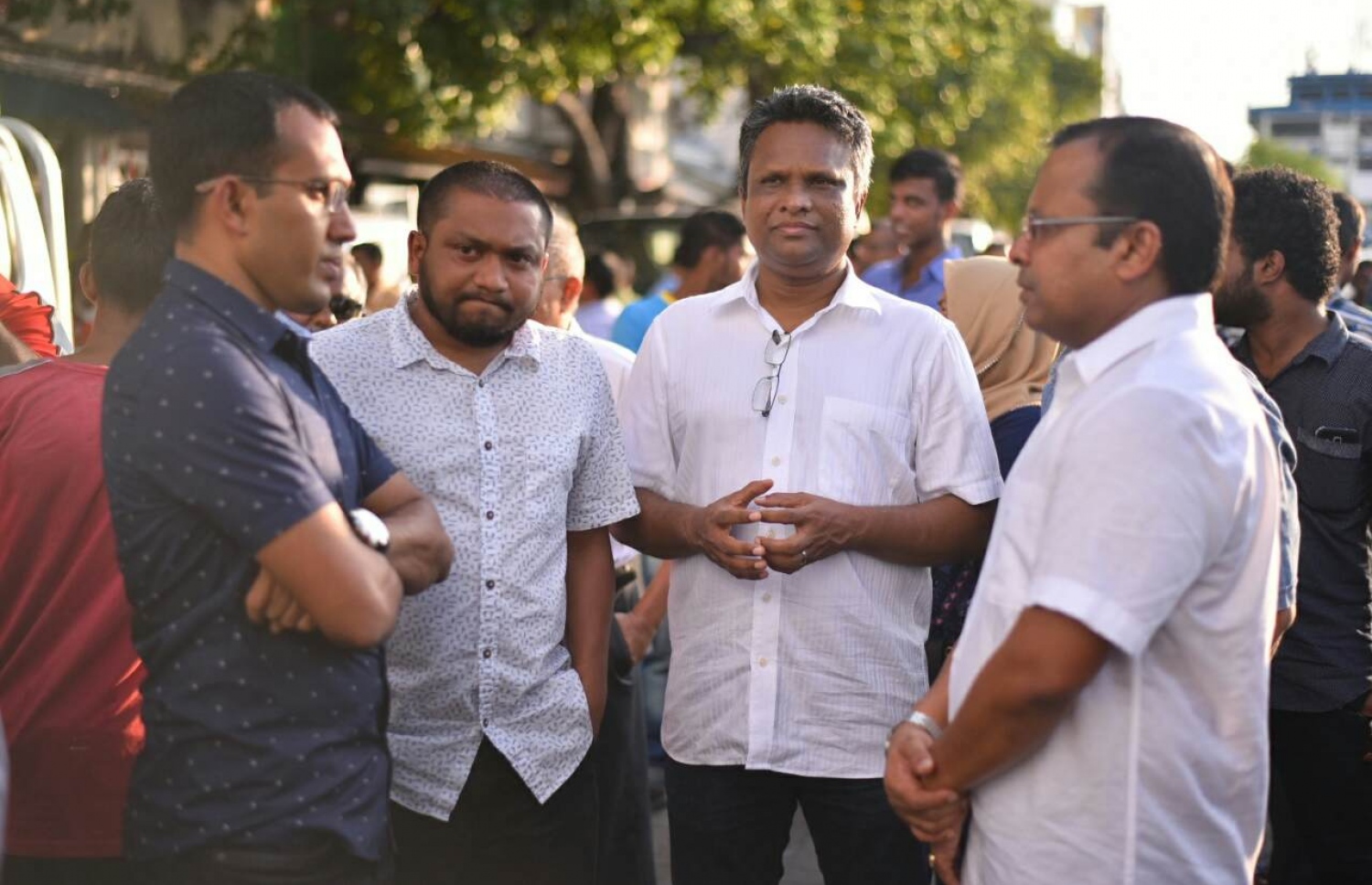 ރިޔާޒް (ކ) އަދި އިދިކޮޅު ކޯލިޝަންގެ އިސްވެރިންތަކެއް މަގުމަތީގައި. - ފޮޓޯ: ހުސެއިން ވަހީދު/ މިހާރު