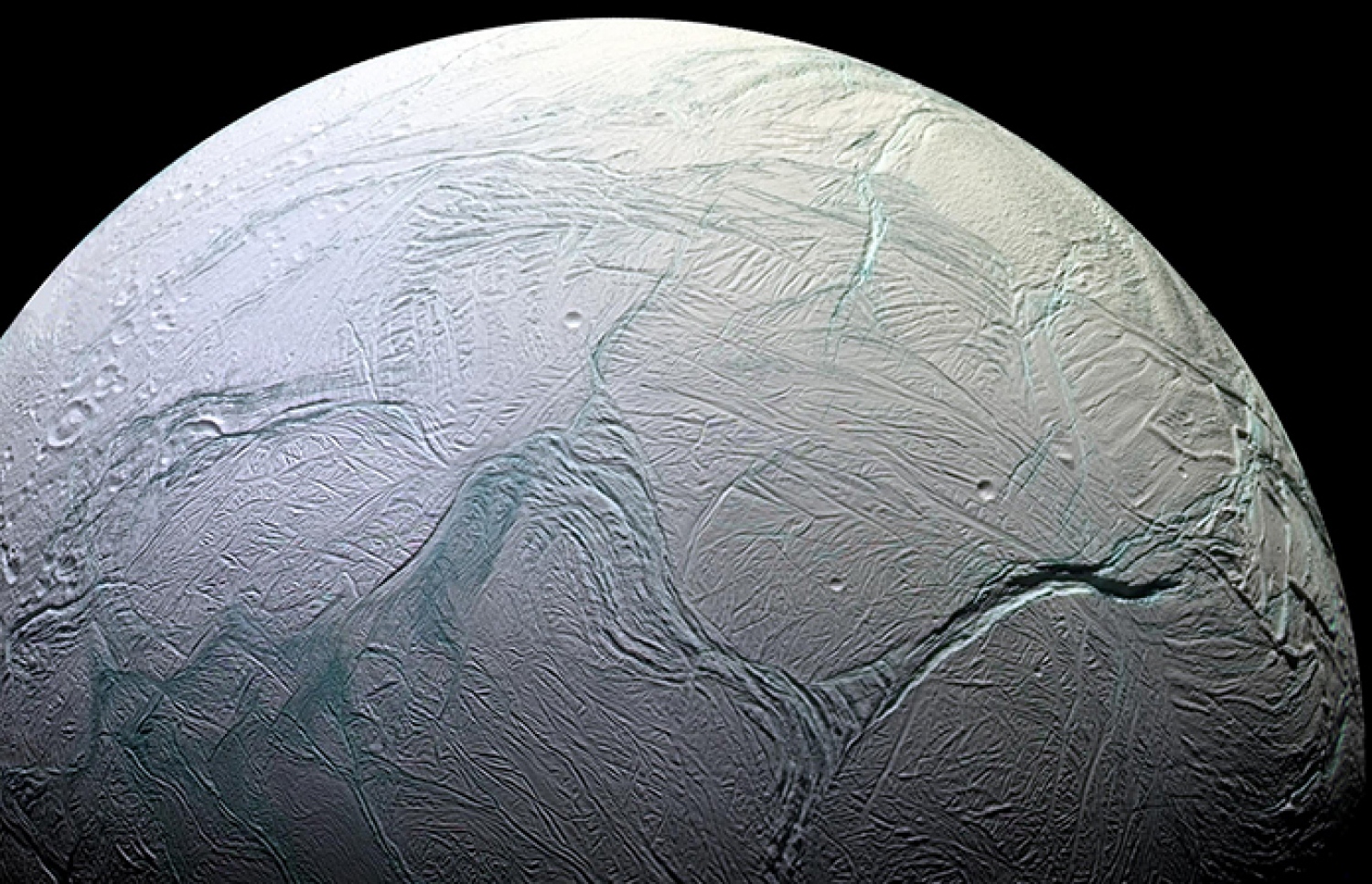 ގަނޑުފެނުން ފުރިފައިވާ ސެޓާންގެ ހަނދު އެންސެލަޑޫސް: ސައިންސްވެރިން ލަފާކުރާ ގޮތުގައި މި ގަނޑުފެންތަކުގެ އަޑީގައި ދިޔާ ކަނޑުތައް އުފެދިފައިވުން ވަރަށް ކައިރި