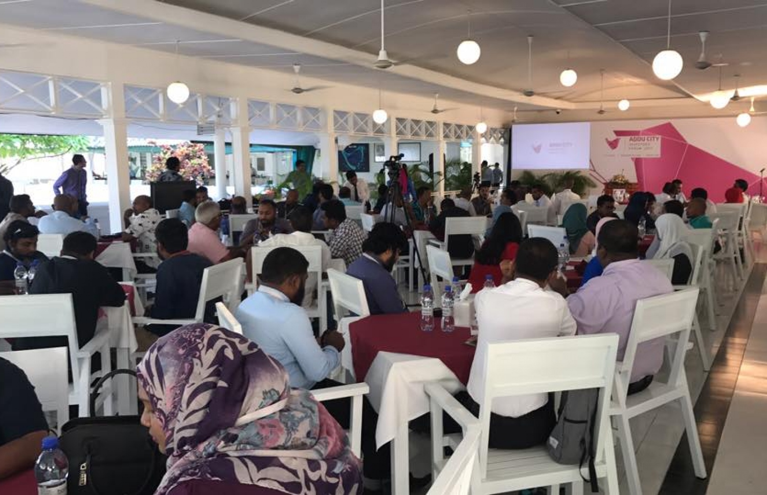 ގަމުގެ އީކްއޭޓަ ވިލެޖްގައި މިއަދު ފެށި އައްޑޫ އިންވެސްޓާސް ފޯރަމްގެ ތެރެއިން. ފޮޓޯ: ކިޔުންތެރިއެއް