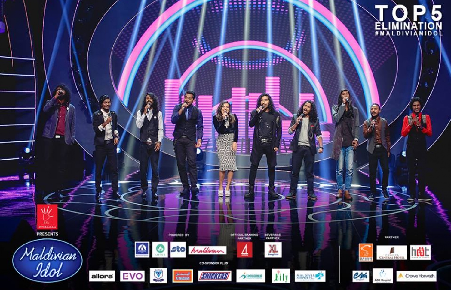 މޯލްޑިވިއަން އައިޑޮލް ދެއްގެ ގަދަ ފަހެއް، ސީޒަން އެކެއްގެ ބައެއް ބައިވެރިންނާ އެކު ރޭ ލަވަ ކިޔަނީ.