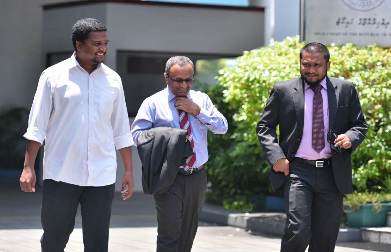 ހައިކޯޓުގައި އޮތް މައްސަލައަކަށްފަހު ގާނޫނީ ވަކީލު ސުއޫދު (މ) އިއްޔެ ކޯޓުން ނުކުމެވަޑައިގަންނަވަނީ.