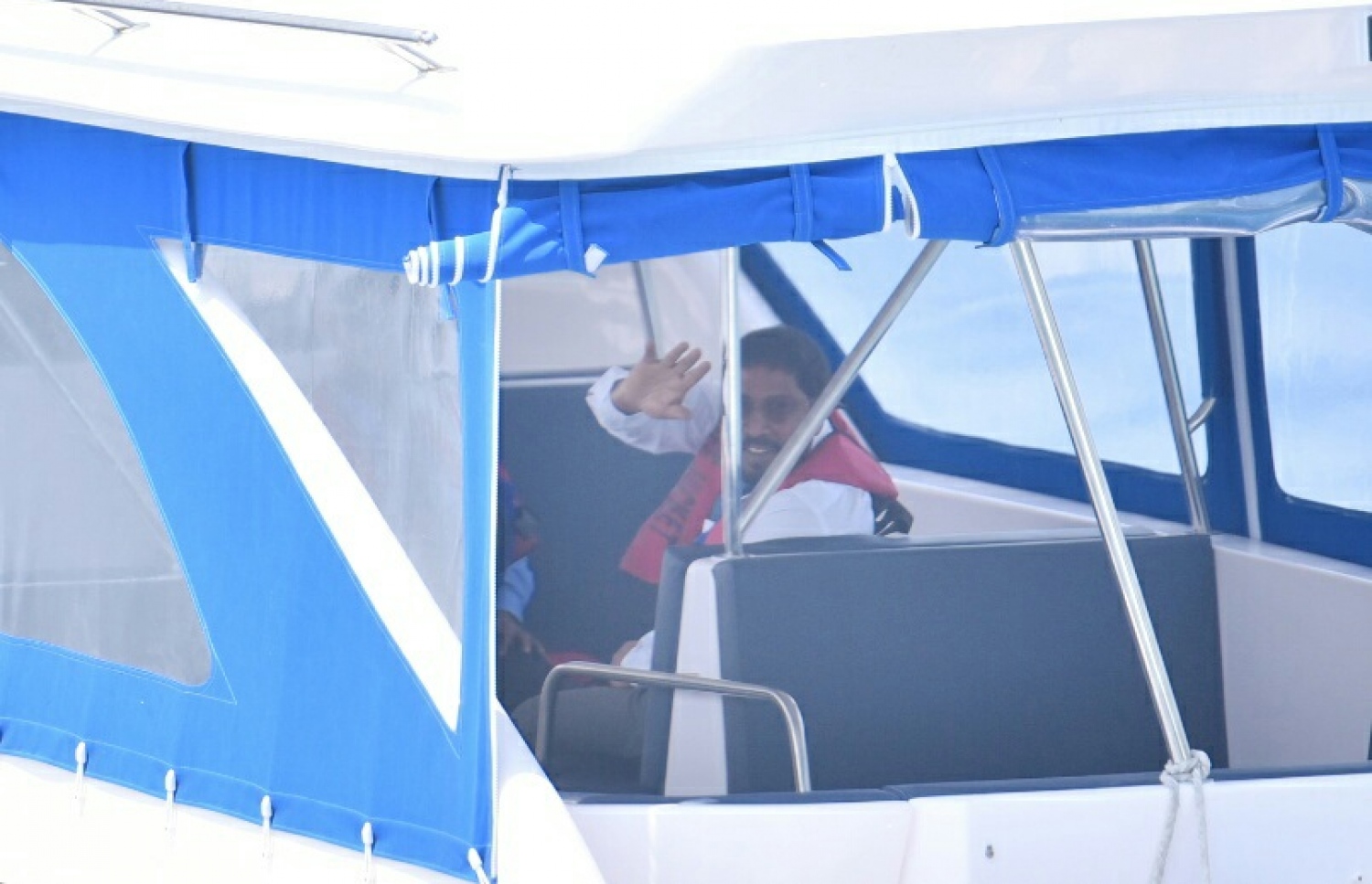 ޝަރީއަތަށް ފަހު ގާސިމް ދޫނިދުއަށް ގެންދަން ލޯންޗުގައި --މިހާރު ފޮޓޯ/ ހުސައިން ވަހީދު