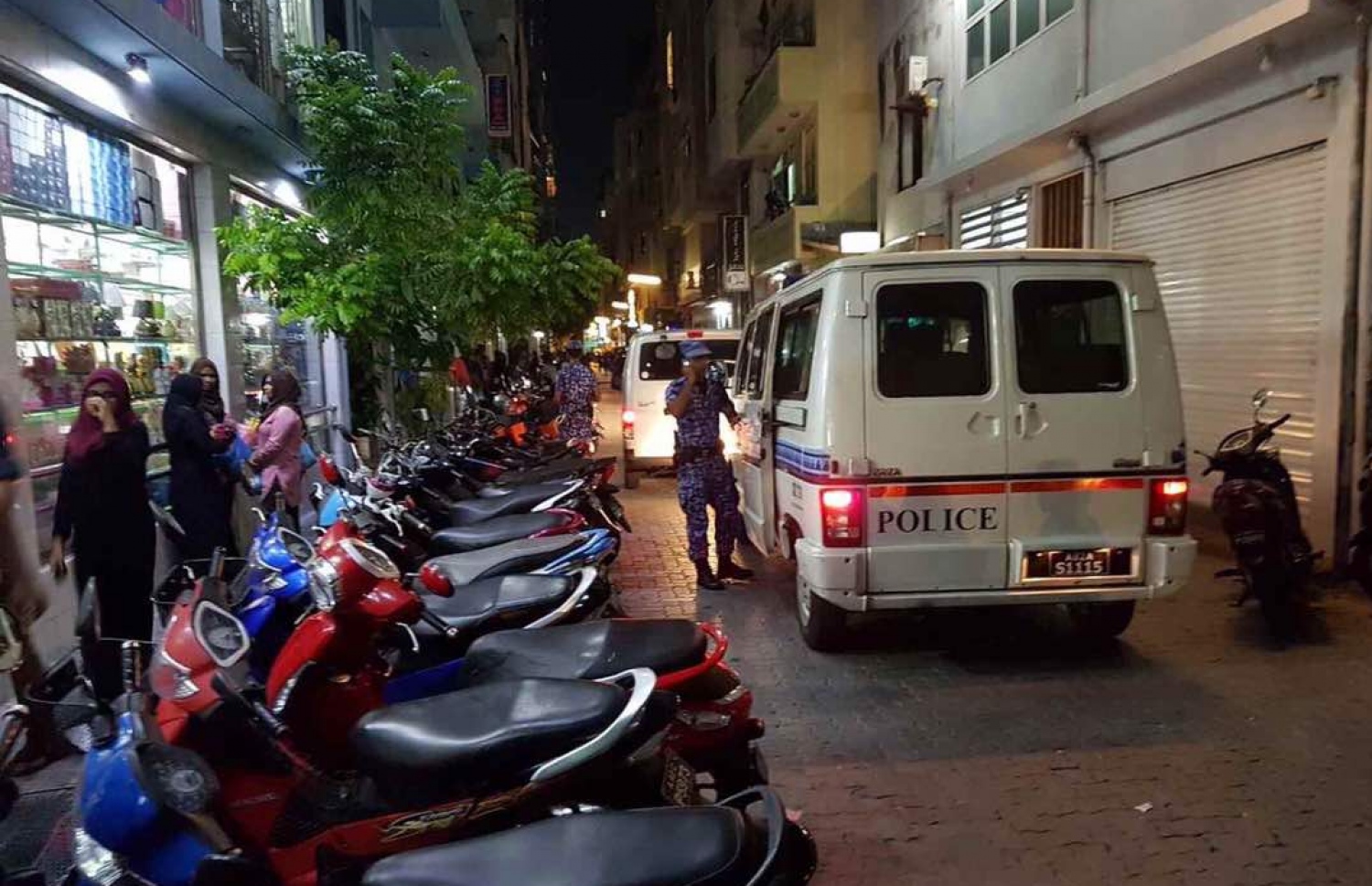 އަދާލަތު ޕާޓީގެ ރައީސް އިމްރާން އަބްދުﷲ އުޅުއްވާ ގެ ކައިރީގައި ފުލުހުން ހަރަކާތްތެރިވަނީ