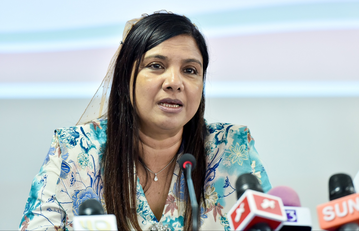 އެޑިއުކޭޝަން މިނިސްޓްރީގައި މިއަދު ބޭއްވި ނޫސްވެރިންގެ ބައްދަލުުވުމުގައި މިނިސްޓަރު ވާހަކަ ދައްކަވަނީ.-- ފޮޓޯ: ނިޝާން އަލީ/ މިހާރު