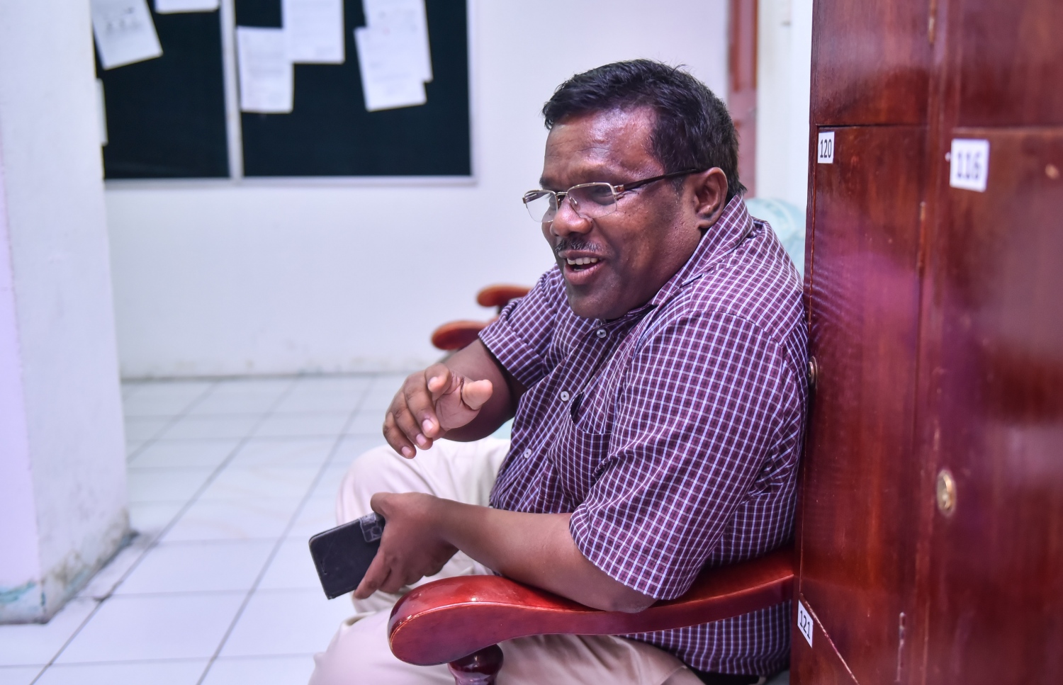 އަމީނިއްޔާގައި ބަޔޮލޮޖީ ކިޔަވައިދޭތާ 19 އަހަރު ވެފައި އެންތޮނީ: އޭނާ ވަނީ އެތައް ހާސް ދަރިވަރުންނަށް ކިޔަވައިދީފައި-- ފޮޓޯ: ހުސެން ވަހީދު/ މިހާރު